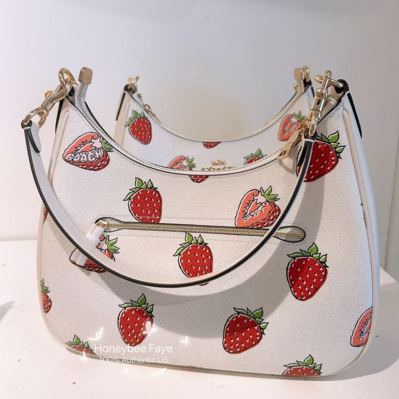 Coach NWT COACH Teri Hobo Bag With Strawberry Print CAL67 Size ONE SIZE - 4 Thumbnail