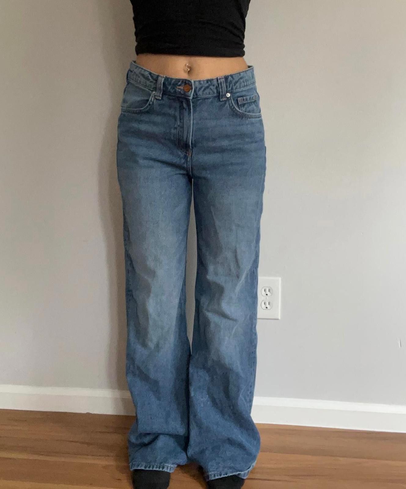 Divided Women’s high waisted wide leg medium wash jeans Size 32" / US 10 / IT 46 - 1 Thumbnail