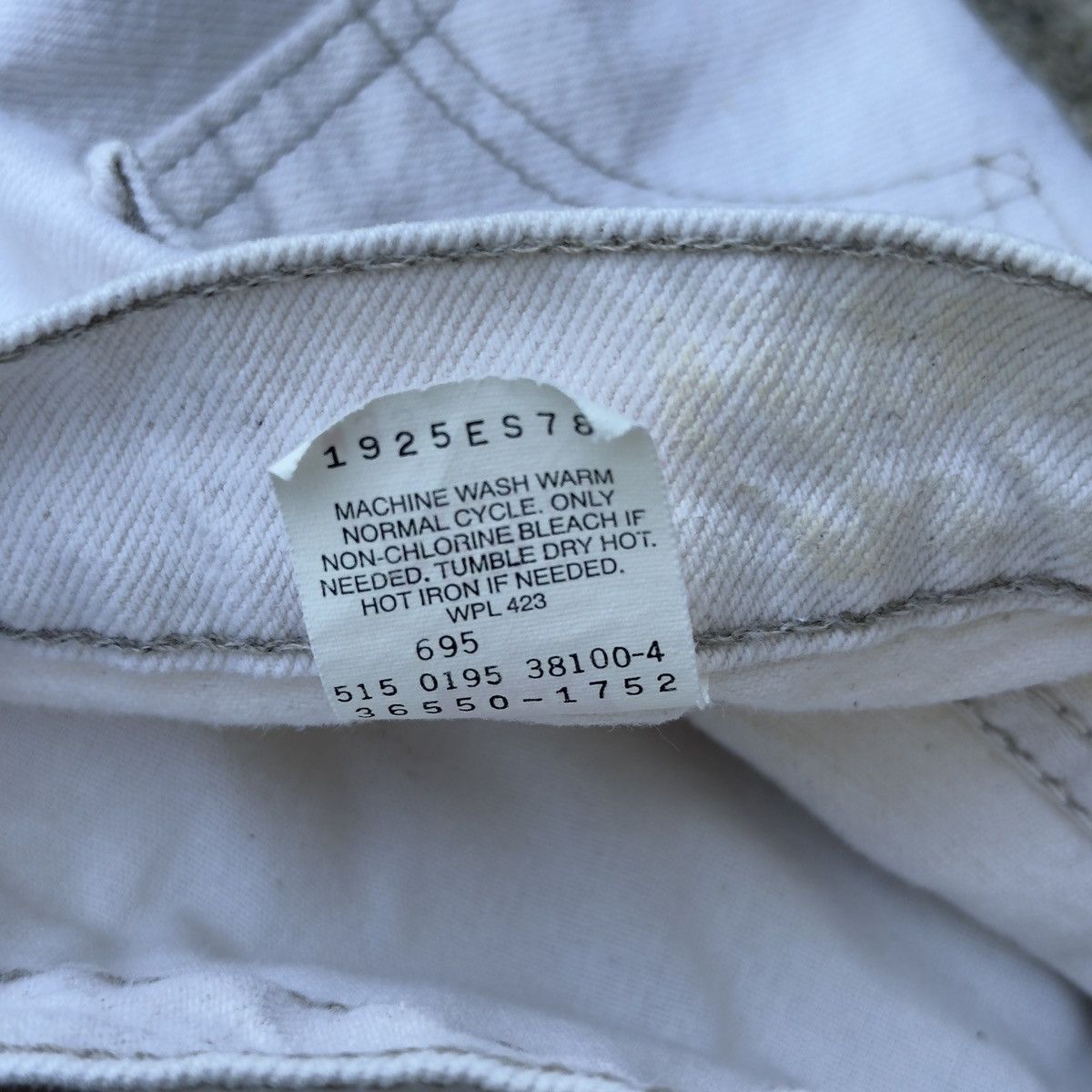 Levi's 90s Levi's 550 White Denim Shorts ERD Grunge Chrome ERL Size US 33 - 8 Thumbnail