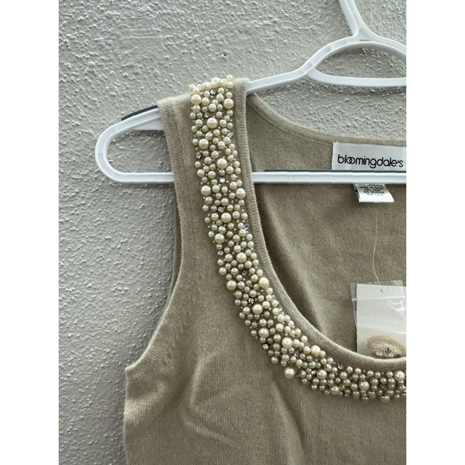 Bloomingdale's Bloomingdale's Tank Top Women's Medium Ivory Cashmere Embellished NWT Vintage No Size M / US 6-8 / IT 42-44 - 2 Thumbnail
