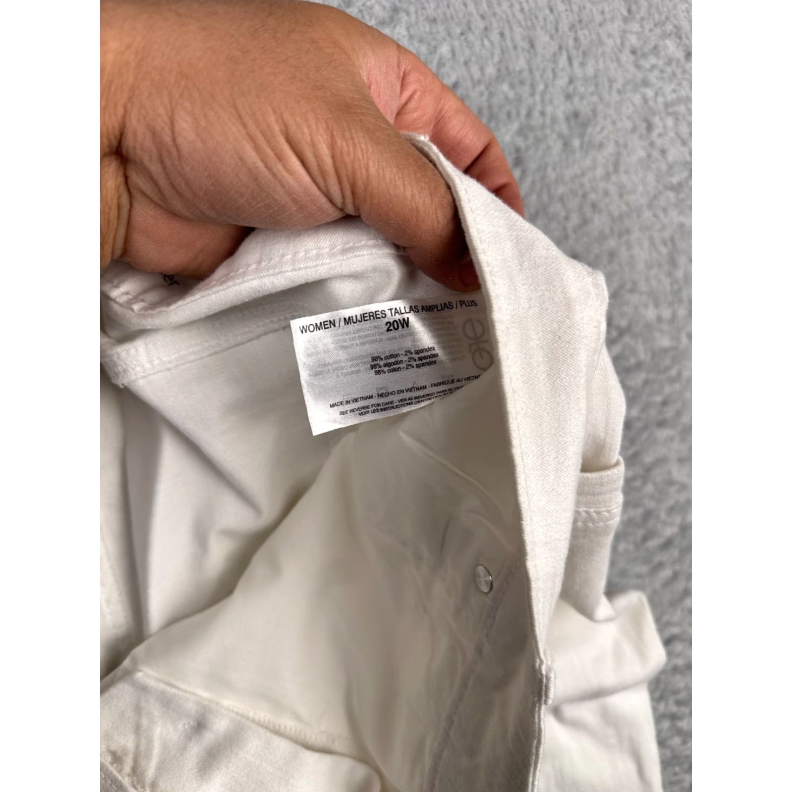 Gloria Vanderbilt Gloria Vanderbilt Shorts Womens 20W White Kaia Skimmer Button Fly Cotton 44x16 Shirt Womens 20W White Skimmer Denim Casual Beach 90s? Size 42" / US 20 - 3 Thumbnail