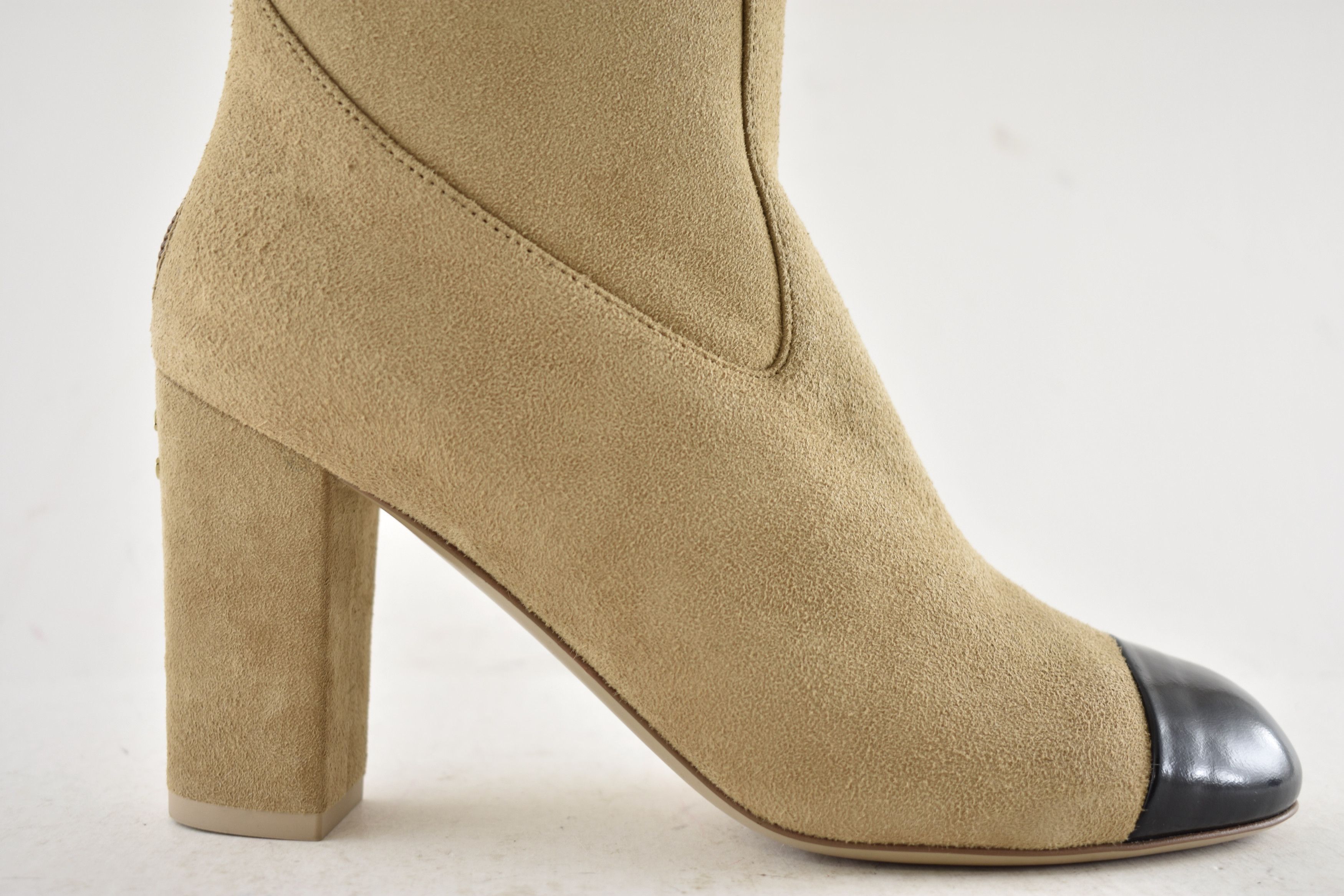 Chanel Chanel 24K Shearling Fur Logo Knee High Block Heel Boot 37.5 Size US 7.5 / IT 37.5 - 5 Thumbnail