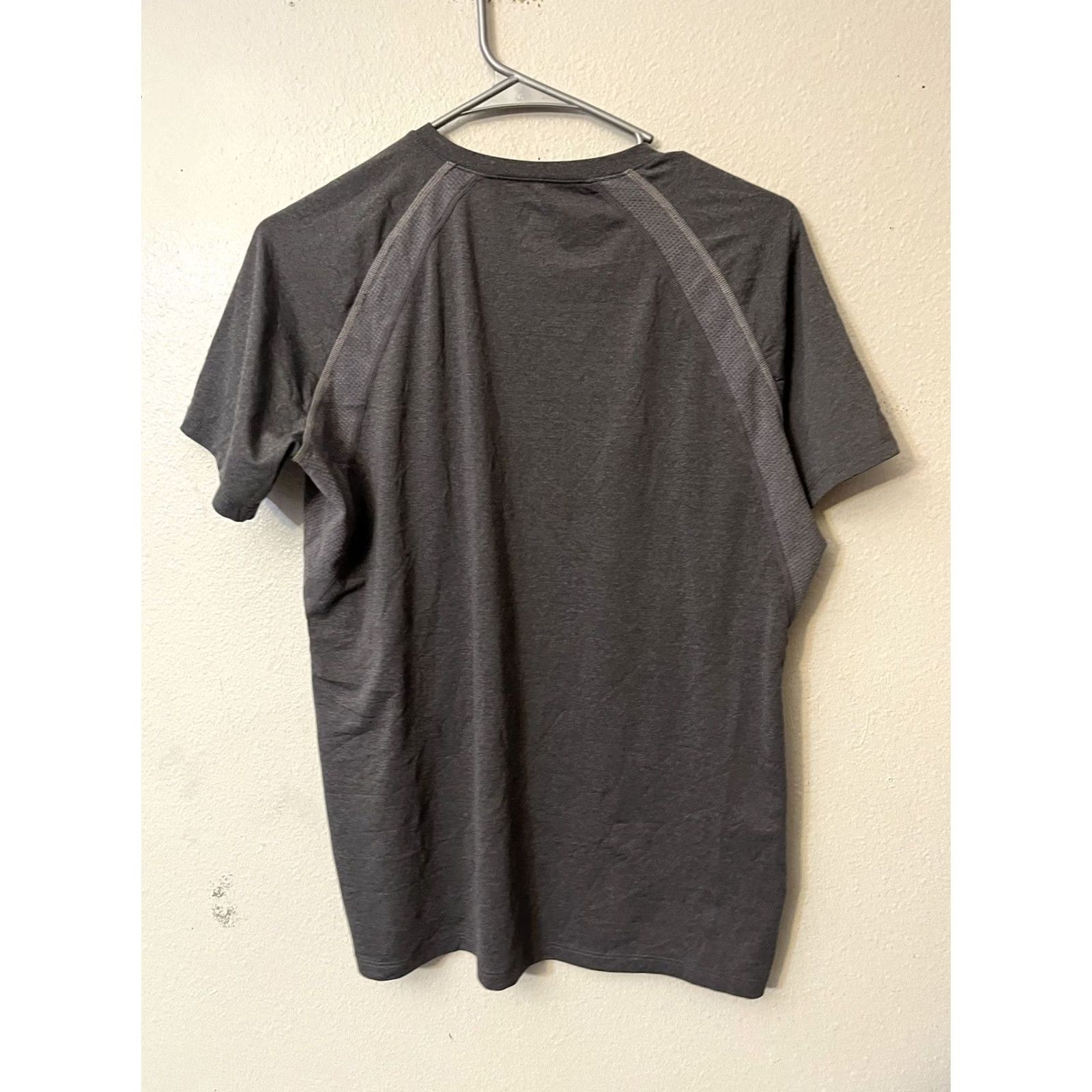 Nike VINTAGE Nike Women’s T-Shirt L Grey V-Neck Slim Dri Fit Logo Y2K Shirt Womens Size L / US 10 / IT 46 - 3 Thumbnail