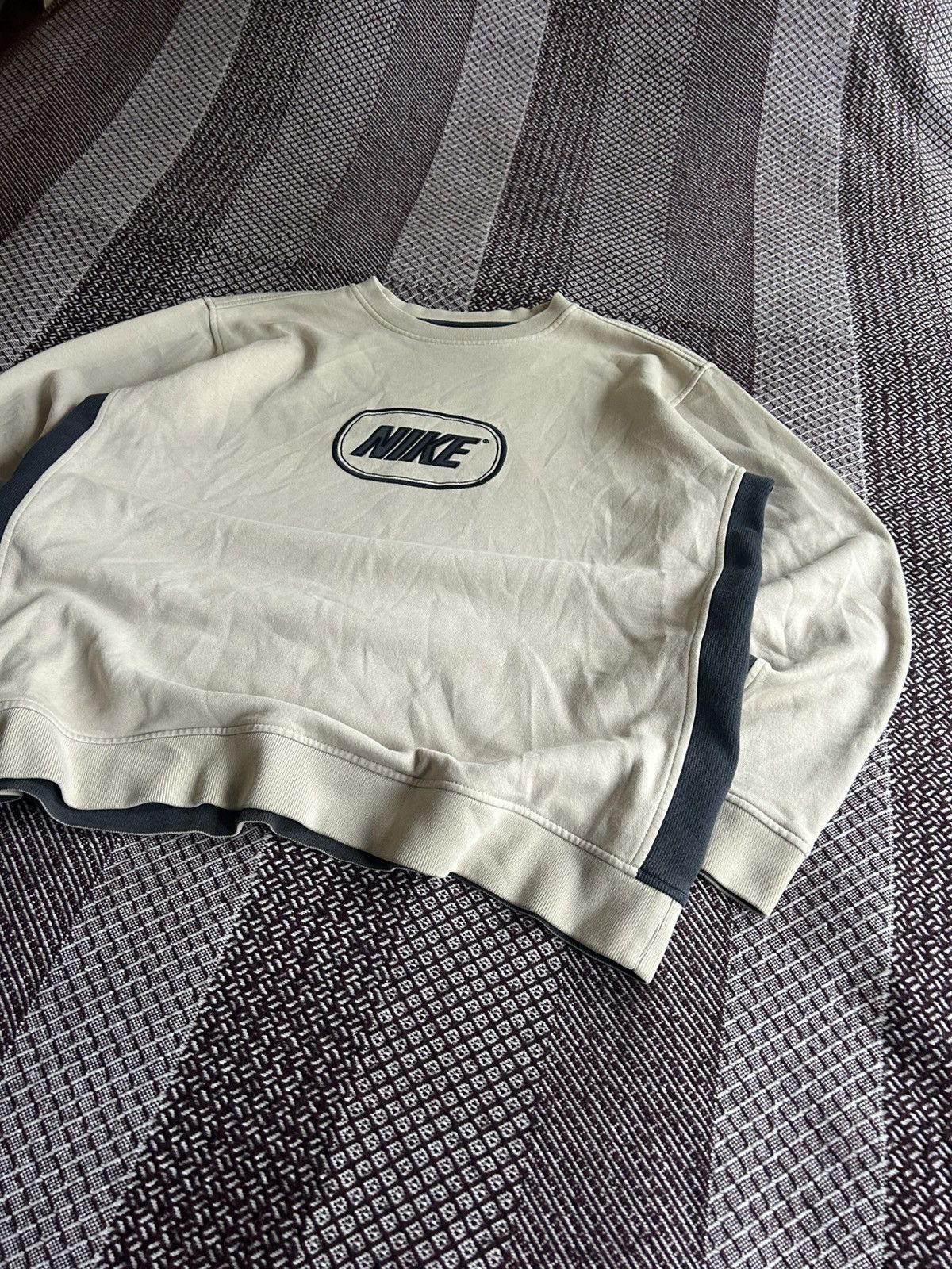 Nike Vintage Nike 90s Crewneck Big Logo Sweatshirt Beige Rare Y2K Size US XL / EU 56 / 4 - 4 Thumbnail