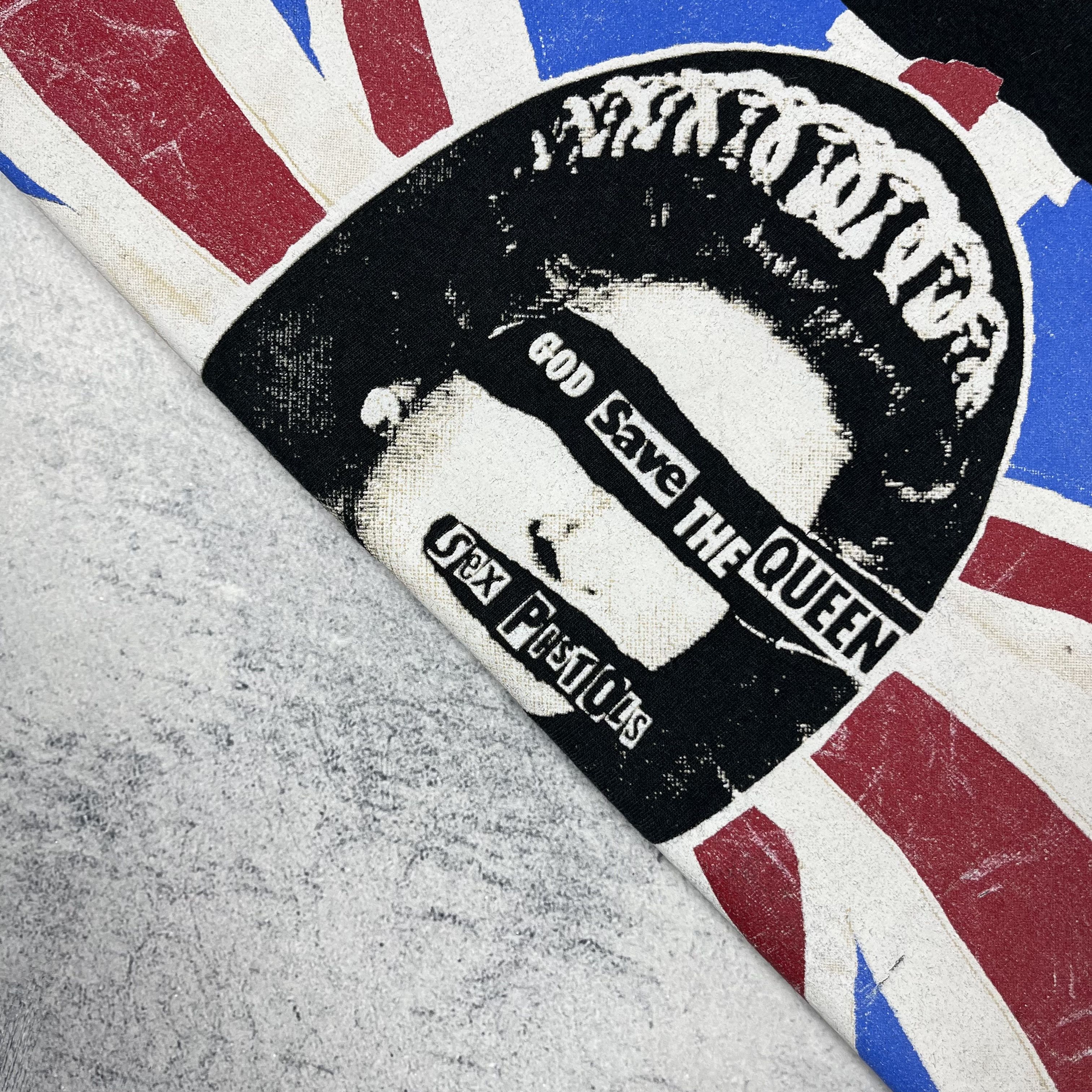 Band Tees Vintage Sex Pistols “God Save The Queen” Band T Shirt 2002 Size US M / EU 48-50 / 2 - 10 Thumbnail