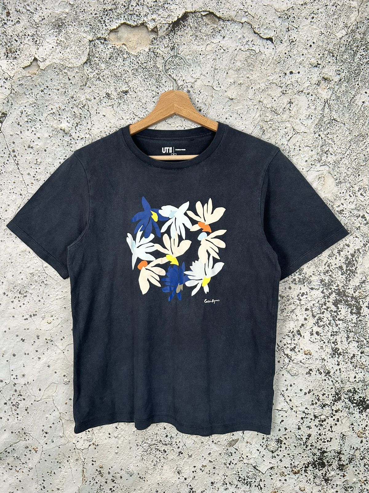 Uniqlo Uniqlo Flowers Graphic Tee Japanese Streetwear Size US S / EU 44-46 / 1 - 1 Thumbnail