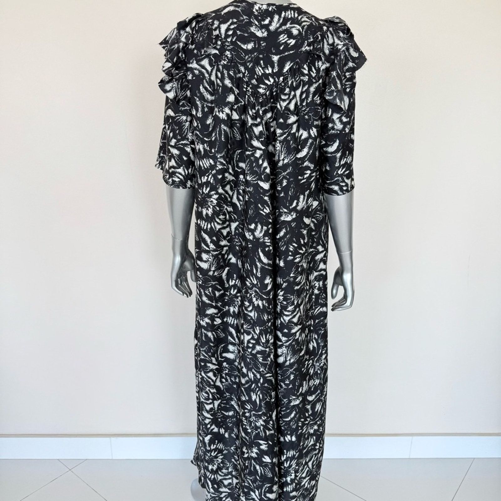 Balenciaga Balenciaga floral print oversized dress 40IT or 8 US 2600$ Size M / US 6-8 / IT 42-44 - 5 Thumbnail