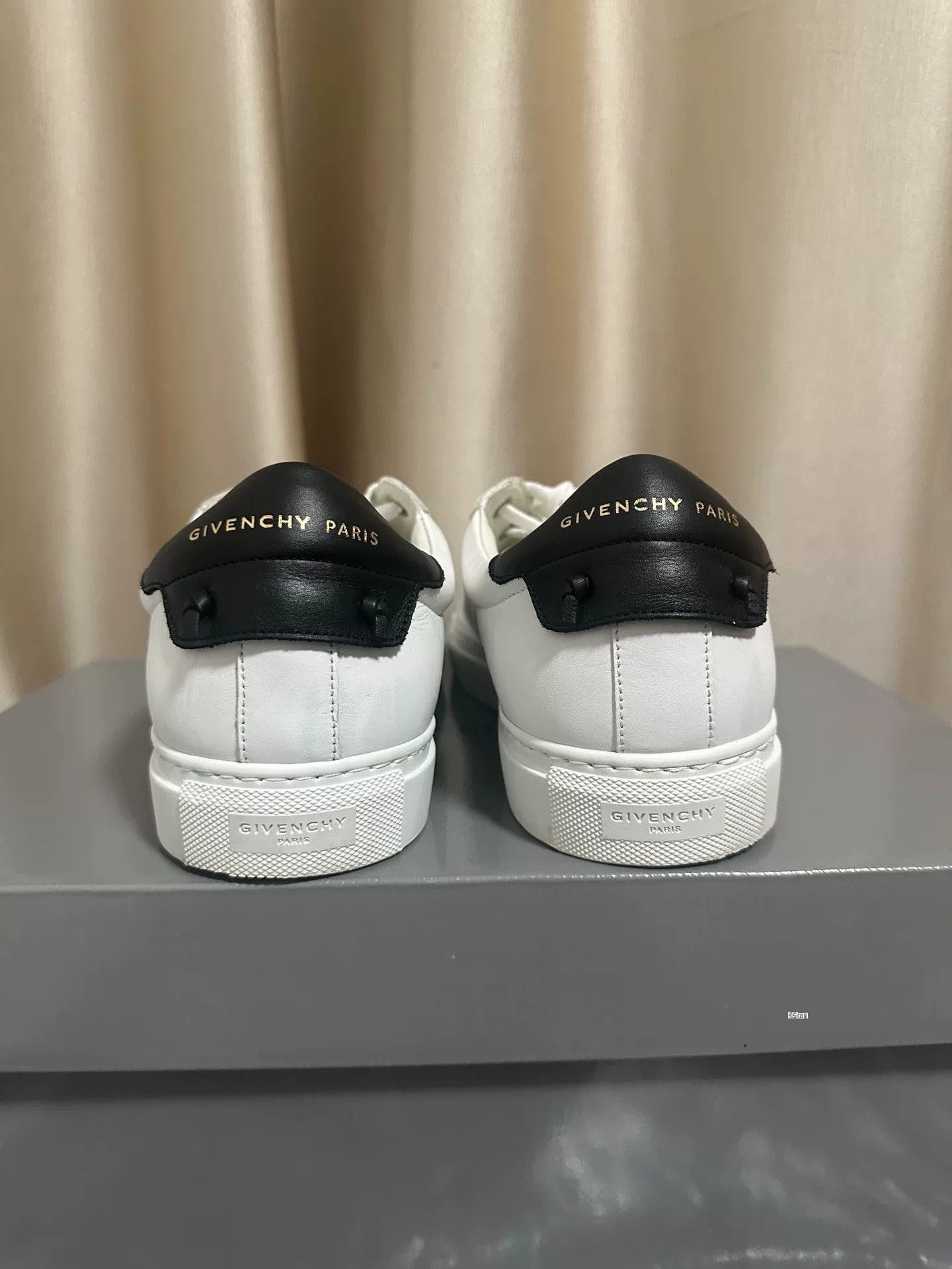 Givenchy Givenchy Black Tail Low-Top Sneakers Size US 12 / EU 45 - 6 Thumbnail