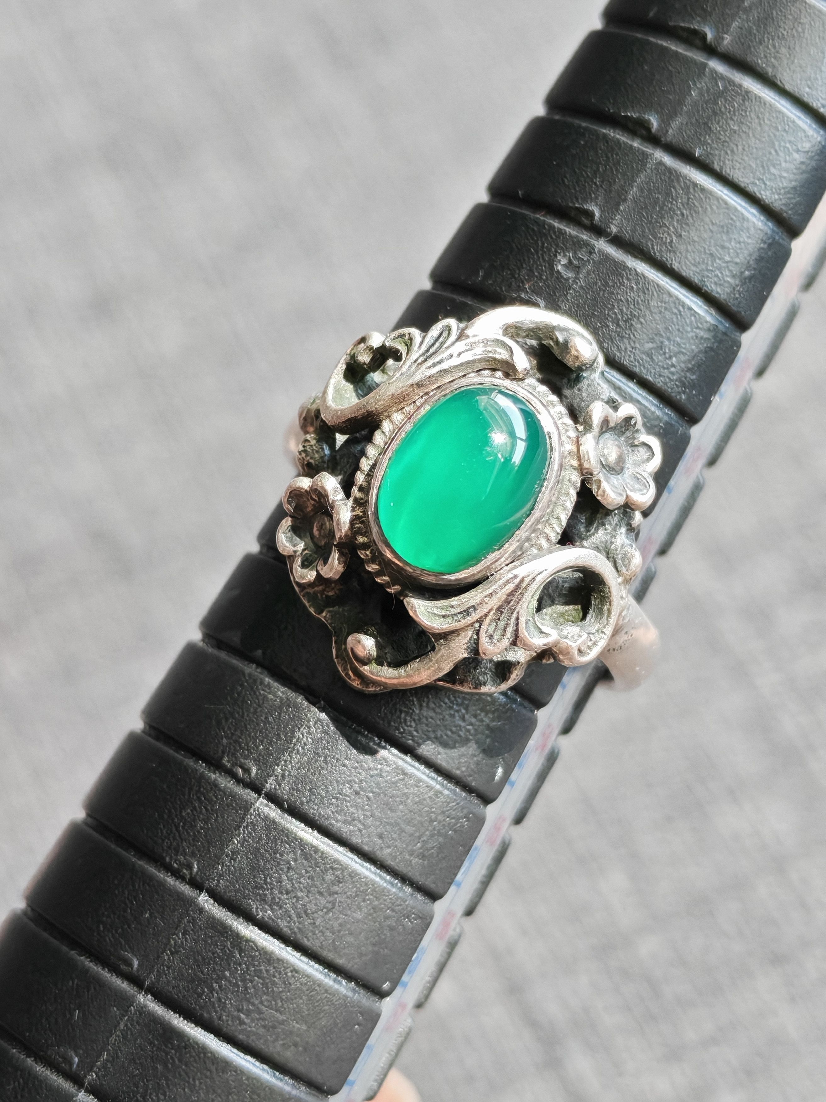 Other Vintage Sterling Silver Green Onyx Flower Ring Size ONE SIZE - 7 Thumbnail