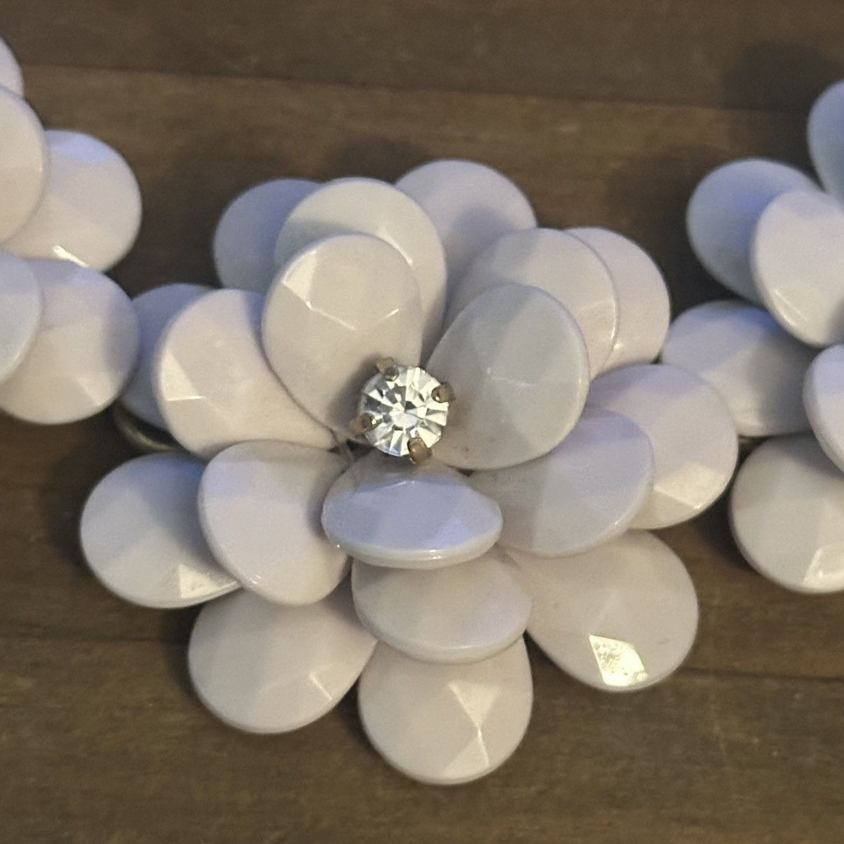 J.Crew J.Crew gold tone light gray flowers statement necklace Size ONE SIZE - 3 Thumbnail