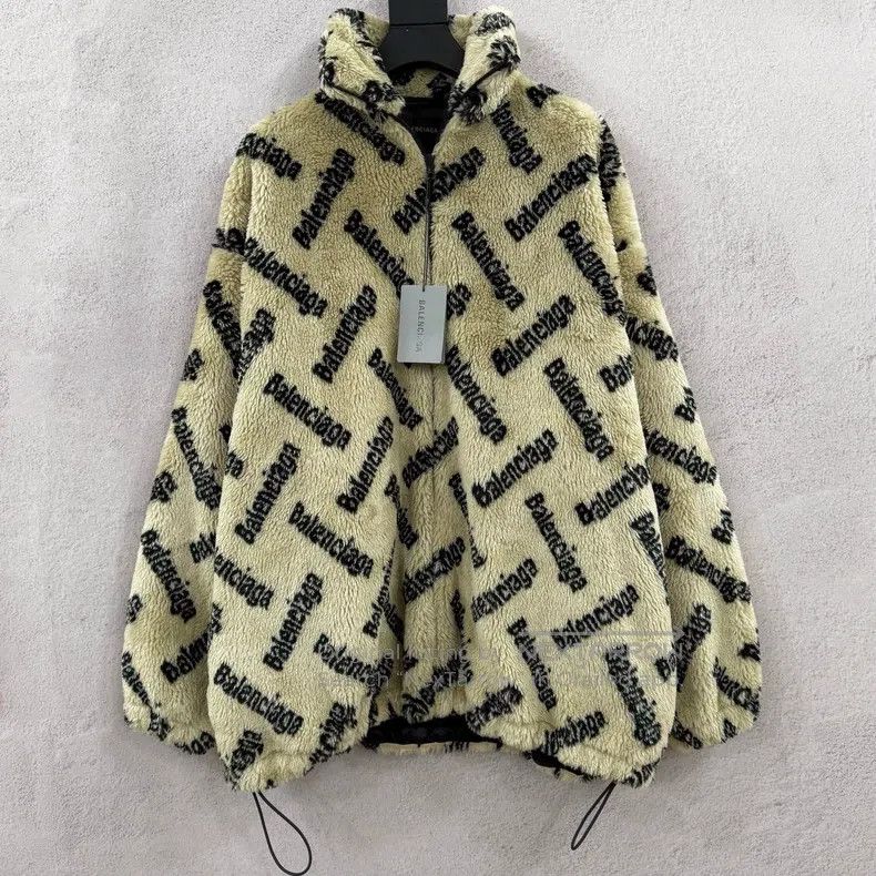 Balenciaga Balenciaga Milk Tea Color Bullet Screen Full Print Logo Te Size 4XL / US 24-26 - 1 Thumbnail