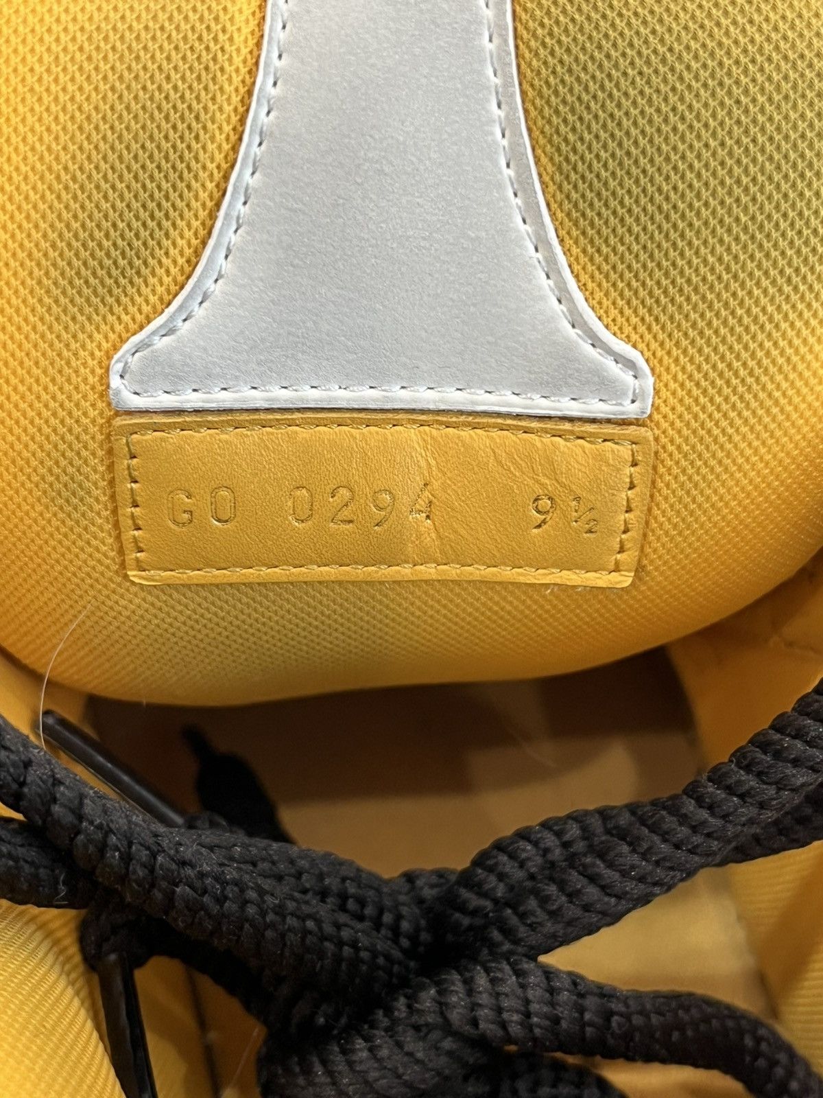 Louis Vuitton Louis Vuitton Skate Sneaker NYC Exclusive Black Yellow Size US 9.5 / EU 42-43 - 10 Thumbnail