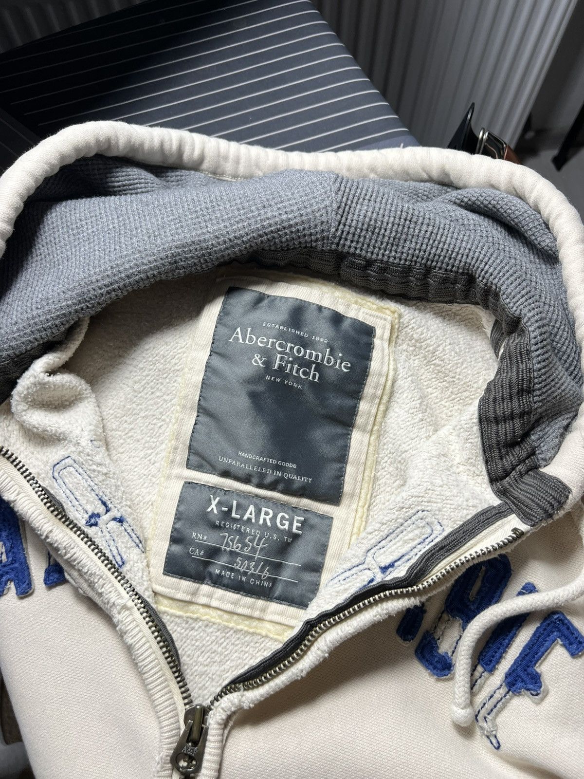 Abercrombie & Fitch Y2K Abercrombie & Fitch Distressed Vintage Hoodie Zip Up Size US XL / EU 56 / 4 - 12 Thumbnail