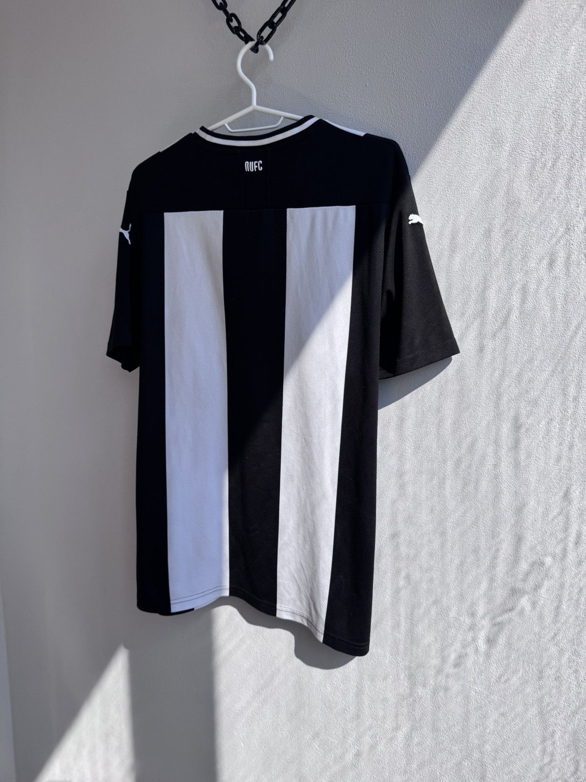 Puma NEWCASTLE UNITED 2019 2020 HOME FOOTBALL SHIRT SOCCER JERSEY Size US L / EU 52-54 / 3 - 15 Thumbnail