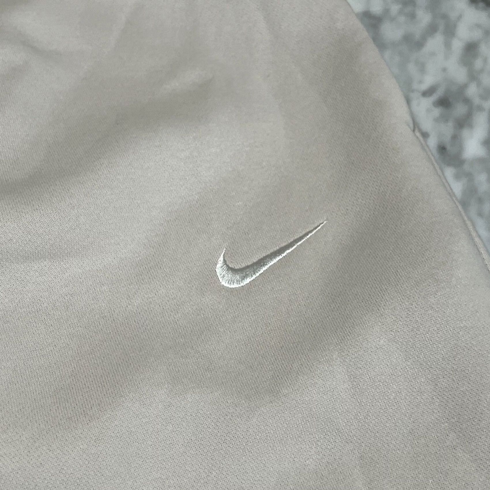 Nike VINTAGE Nike Crop Sweatpants Women’s 2XL Wide-Leg Fleece Drawstring FB8418-104 NWT Size 40" / US 18 - 3 Thumbnail