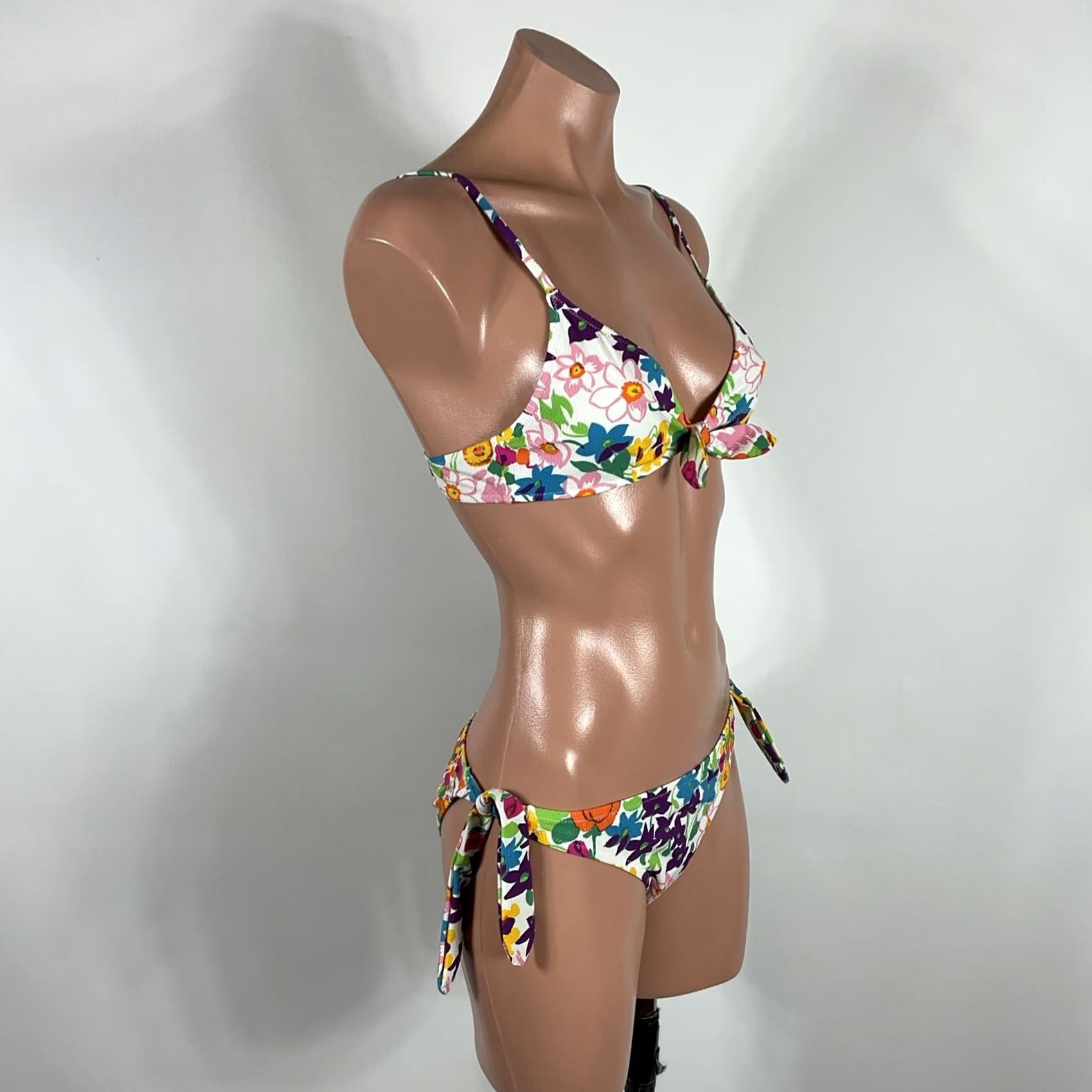 J.Crew J Crew Textured floral Bikini Top & Bottoms 2pc Tie Side white SMALL adjustable Size S / US 4 / IT 40 - 5 Thumbnail