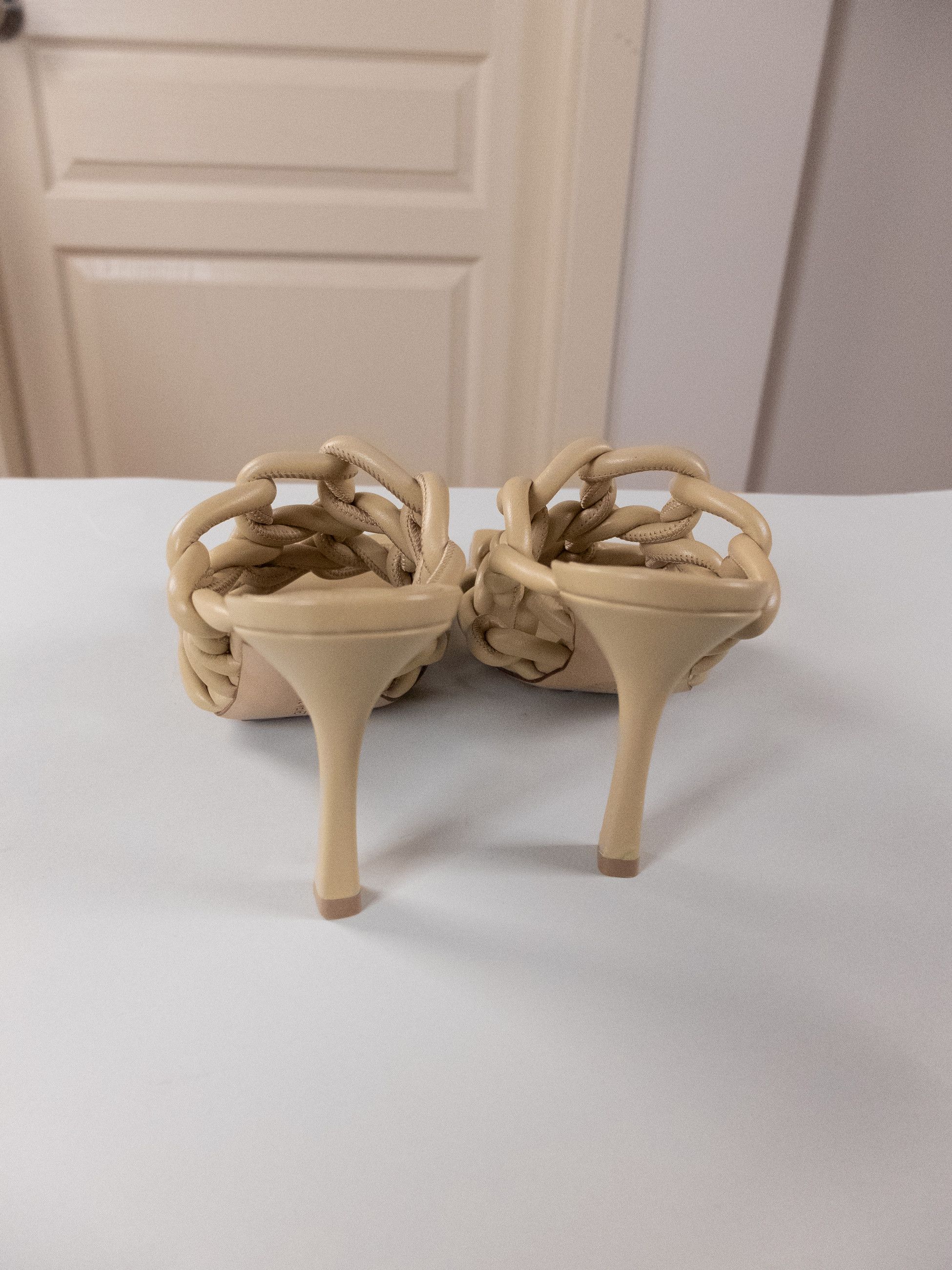 Bottega Veneta BOTTEGA VENETA Stretch beige leather mule sandals 7.5 37.5 q Size US 7.5 / IT 37.5 - 7 Thumbnail