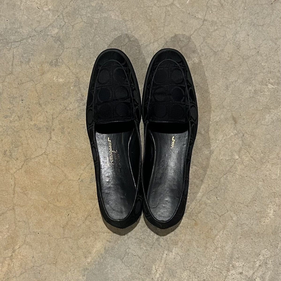 Designer × Salvatore Ferragamo × Vintage Vintage 1990s Salvatore Ferragamo Gancini Logo Loafers US 9 Size US 9 / EU 42 - 11 Thumbnail