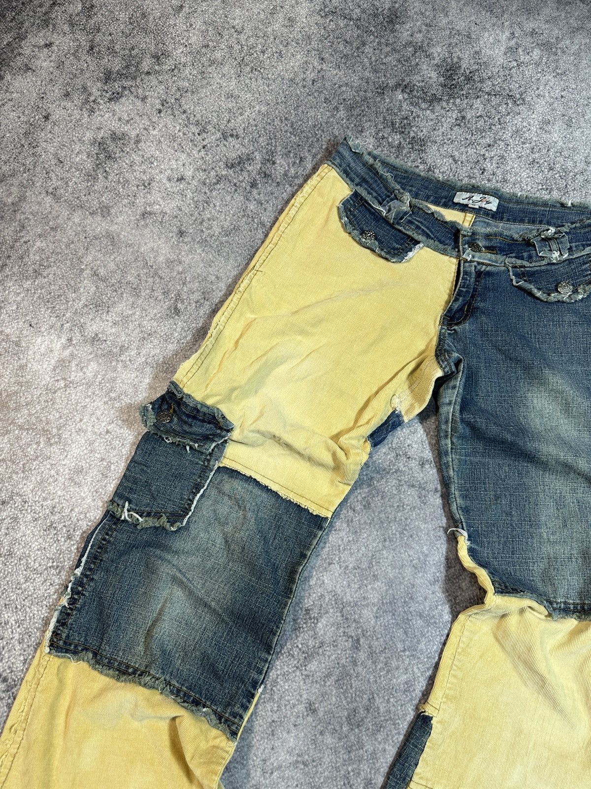 Japanese Brand × Vintage Y2K Vintage Cargo Jeans Streetwear Rare Casual Y2K VTg USA Size 28" / US 6 / IT 42 - 2 Thumbnail