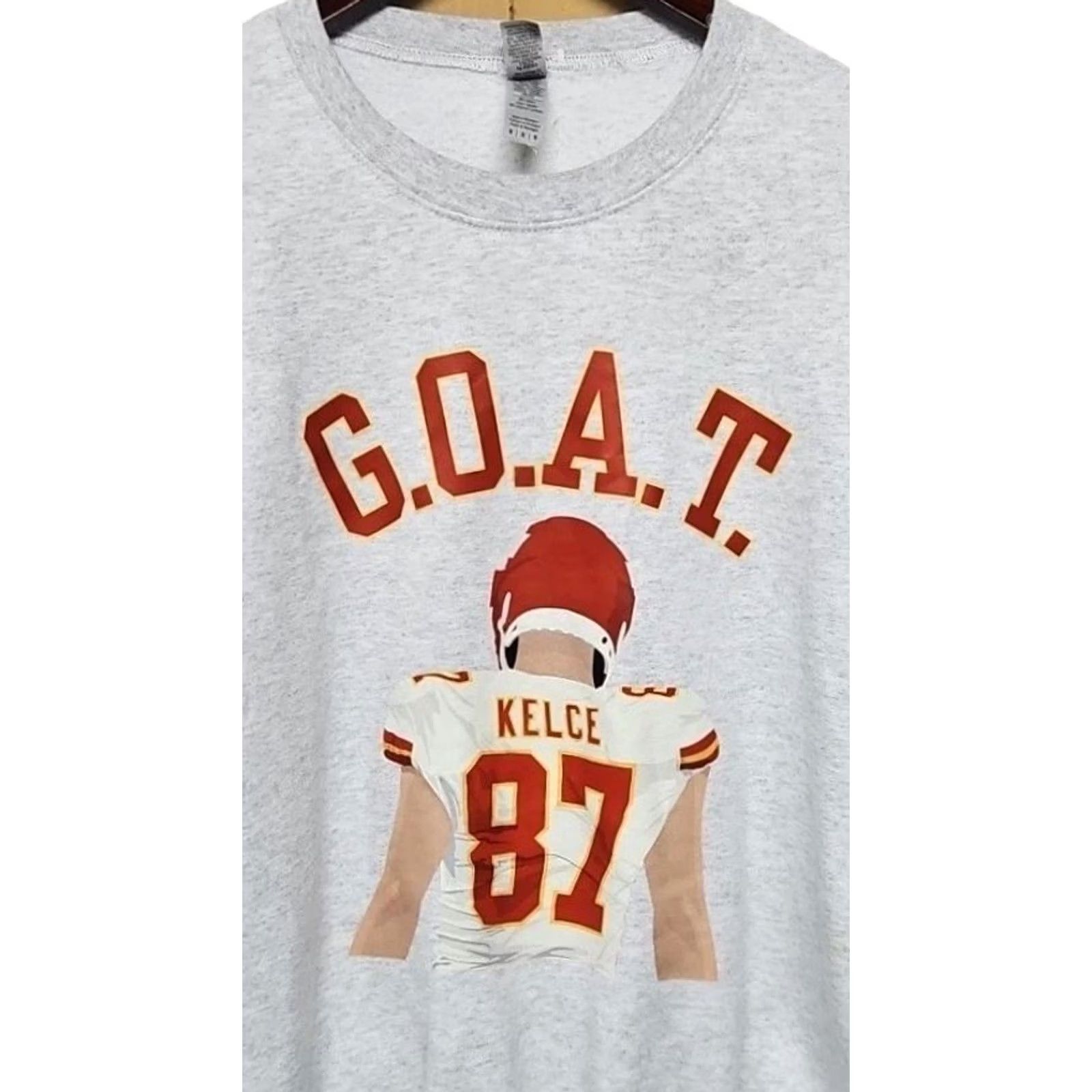 Gildan GOAT Travis Kelce 87 Kansas City Chiefs Crewneck Sweatshirt Gray M Mens Shirt Graphic Print Pullover Development Size US M / EU 48-50 / 2 - 2 Thumbnail