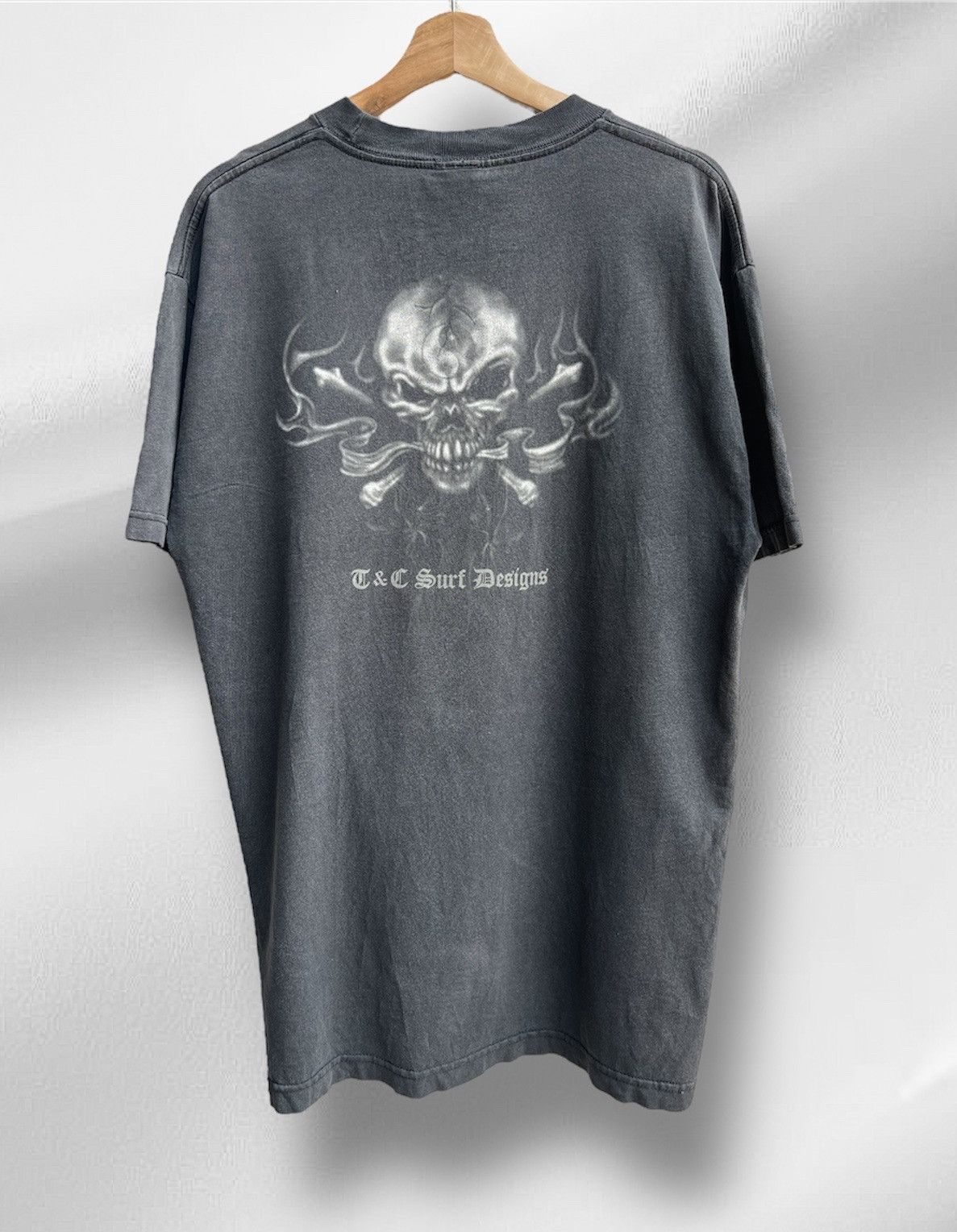 Vintage Vintage Sunfaded Flame Town & Country Skull Surf Tee Size US L / EU 52-54 / 3 - 1 Thumbnail
