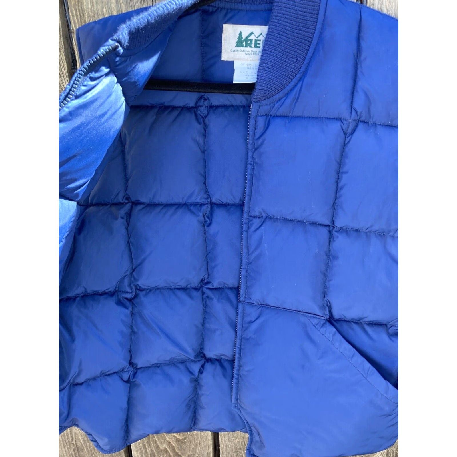 Vintage VINTAGE REI Men's Blue Solid Puffer Vest XL Down Winter Zip Pockets Jacket Vest (Mid-Length) Size US XL / EU 56 / 4 - 5 Thumbnail