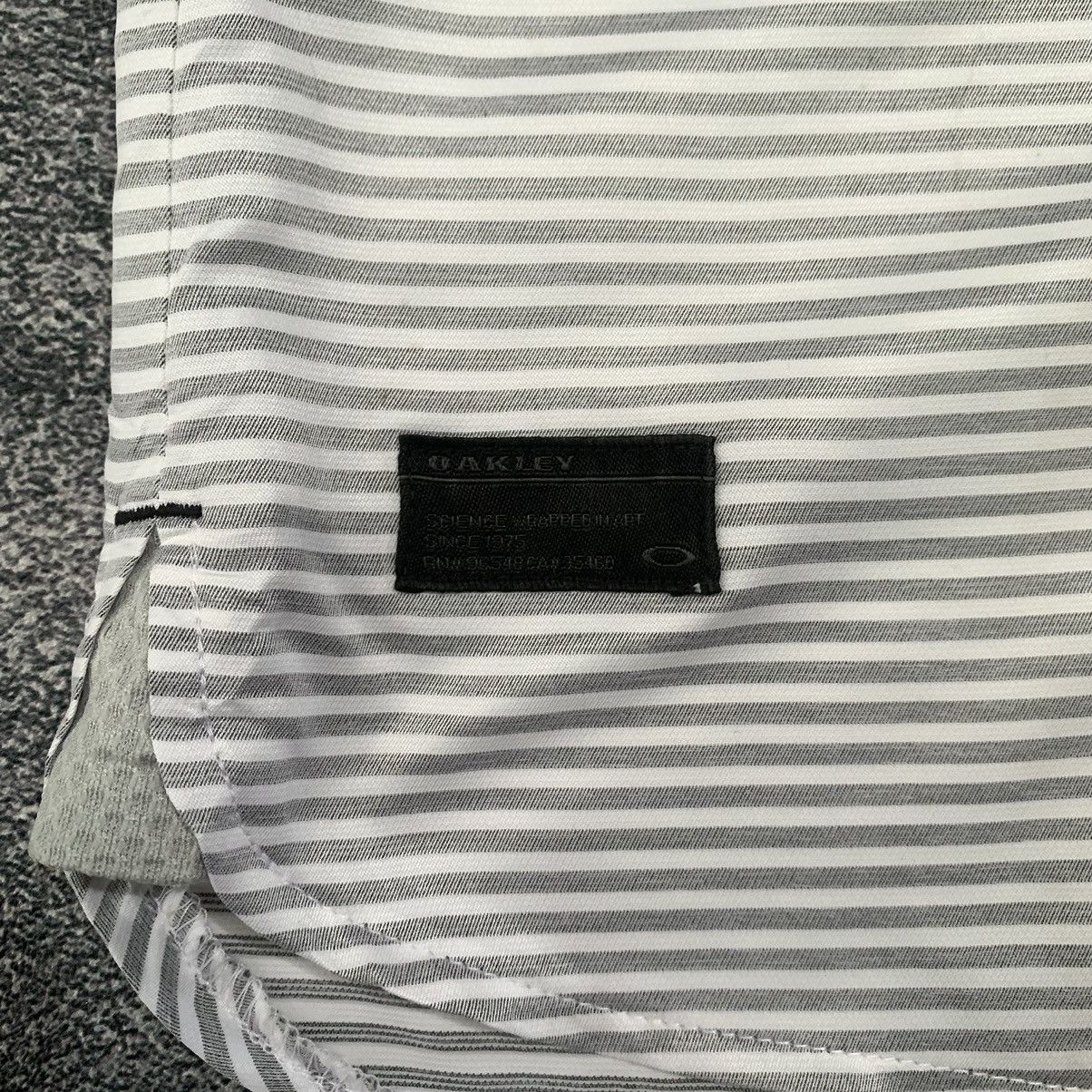 Oakley 🔥OAKLEY STRIPES HIDEN BUTTON SHIRT Size US M / EU 48-50 / 2 - 11 Thumbnail