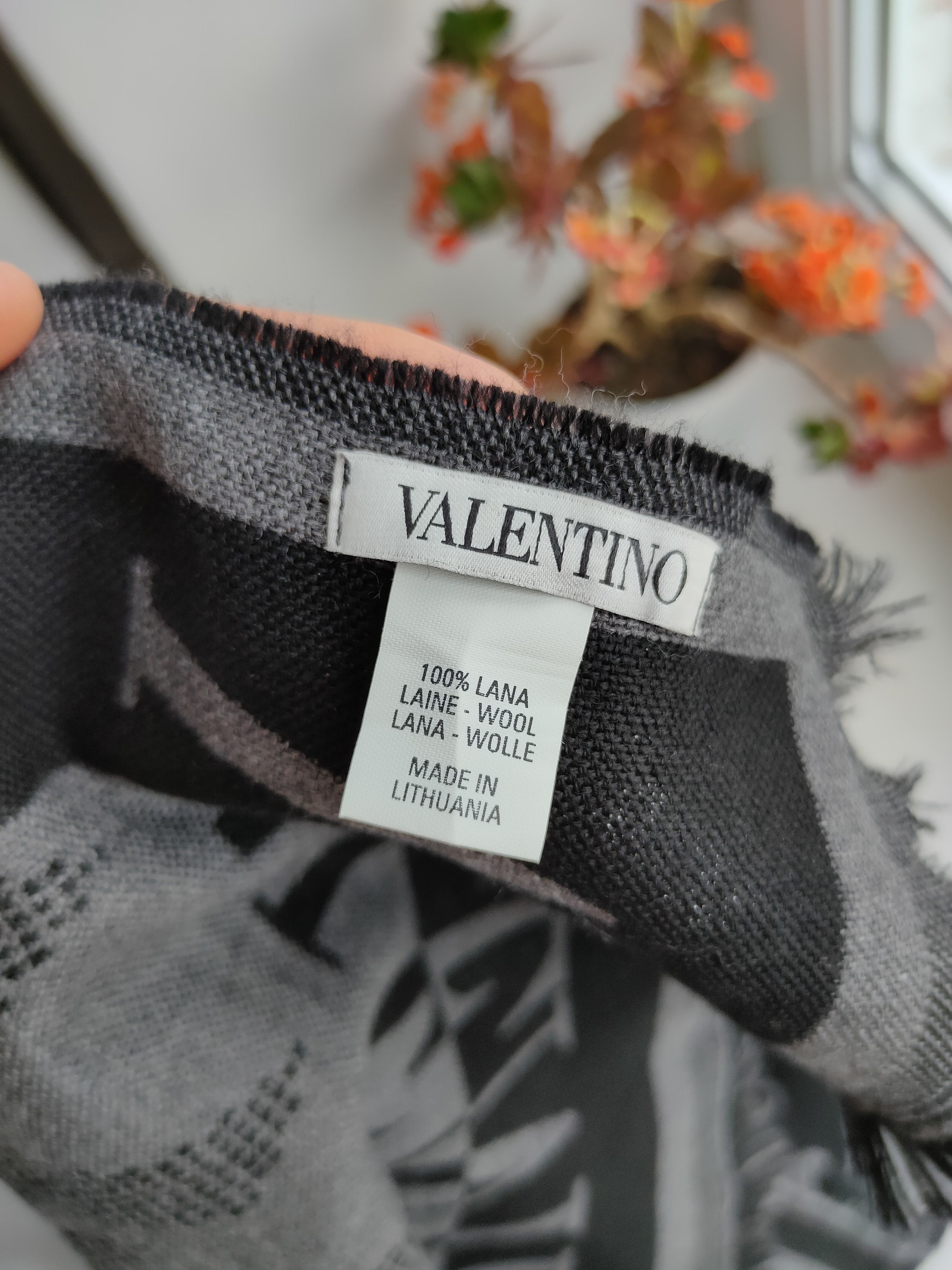 Valentino Valentino scarf cape scarf Valentino shawl handkerchief Size ONE SIZE - 3 Thumbnail