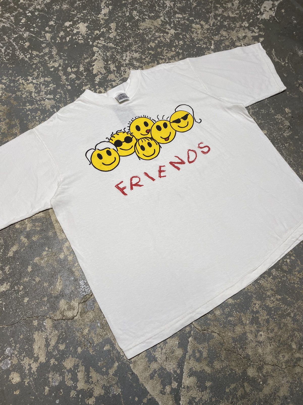 Japanese Brand × Vintage Vintage Friends Smiley Faces 90s New Old Stock Tshirt Size US XL / EU 56 / 4 - 7 Thumbnail