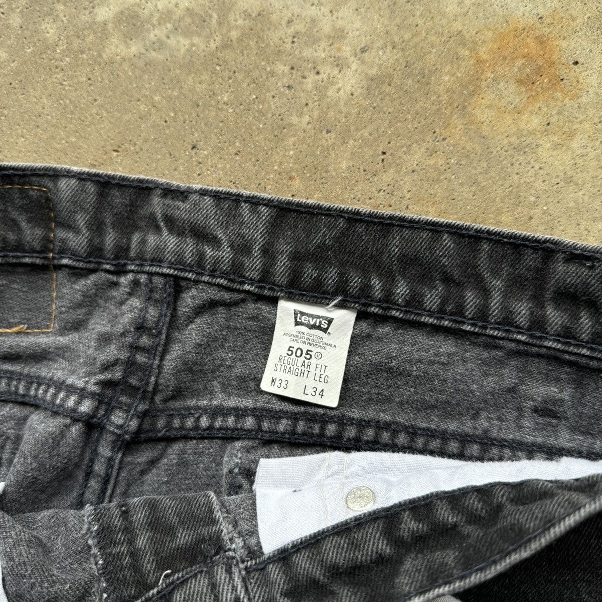 Vintage Vintage 90s Levi's 505 Faded Black Orange Tab Denim Jeans Size US 33 - 5 Thumbnail