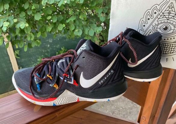 Nike Nike Kyrie Erving (Friends) Size US 10 / EU 43 - 7 Thumbnail