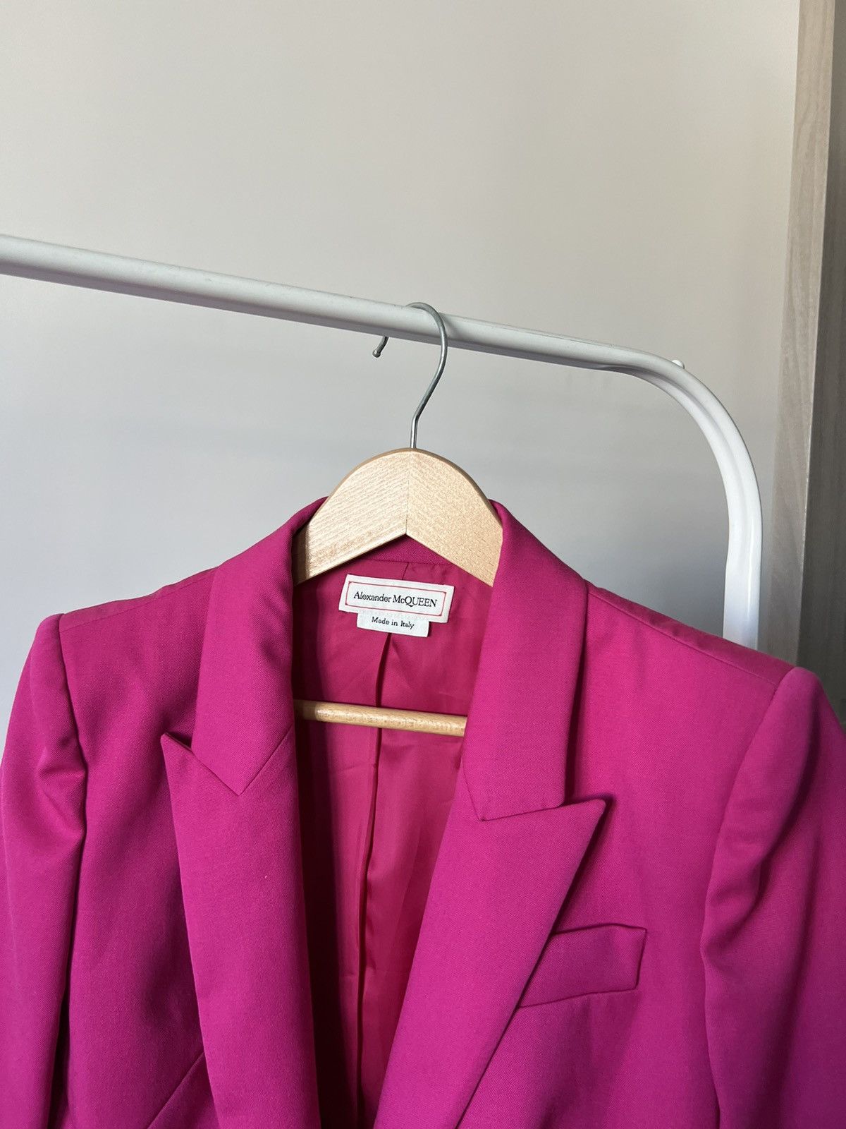 Alexander McQueen ALEXANDER MCQUEEN SHOULDER ONE BUTTON JACKET PINK 3000$ RRP Size M / US 6-8 / IT 42-44 - 9 Thumbnail