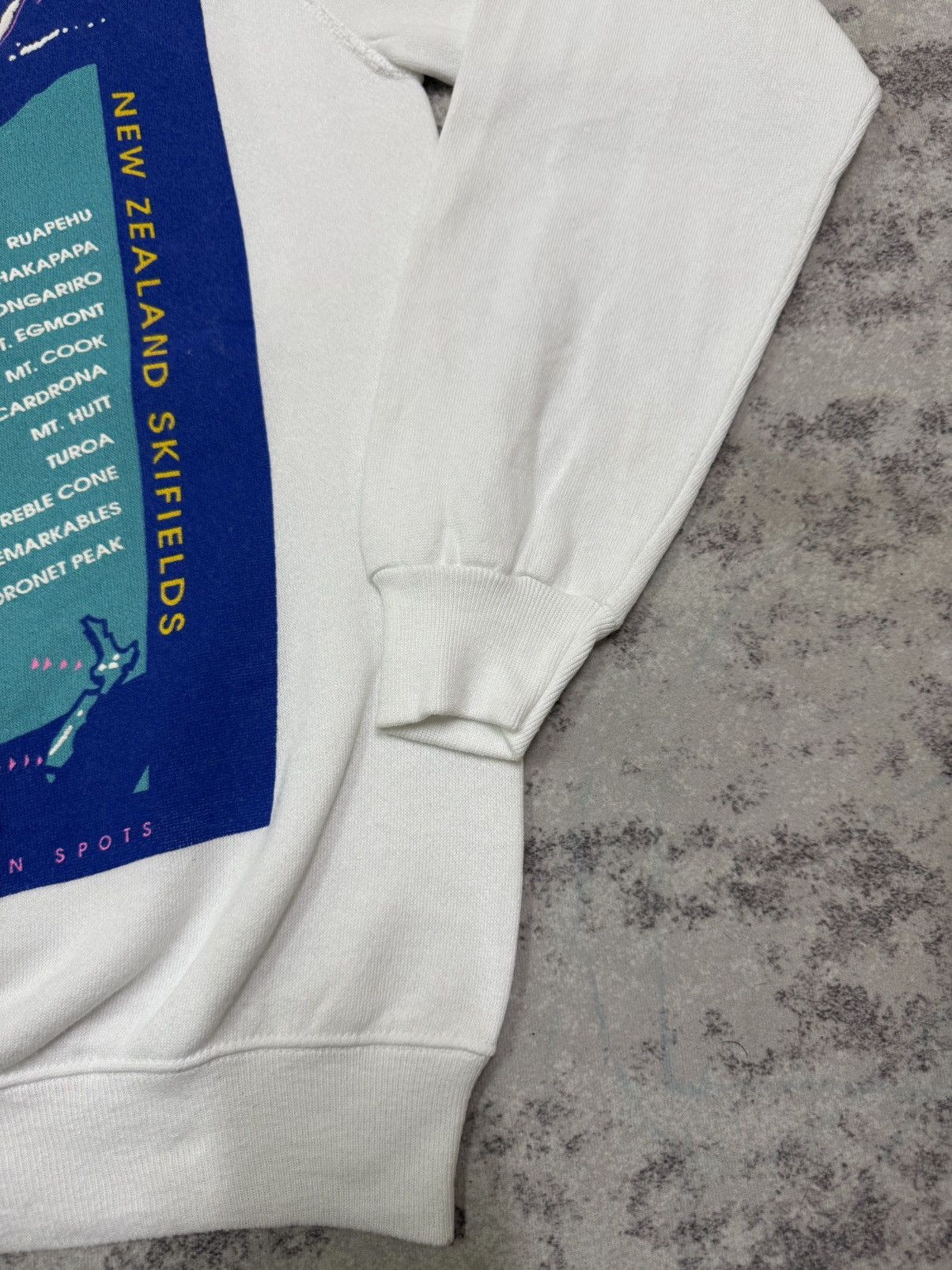 Vintage Vintage 90s Snowstormin NewZealendSkifields Hanes Sweatshirt Size US S / EU 44-46 / 1 - 6 Thumbnail