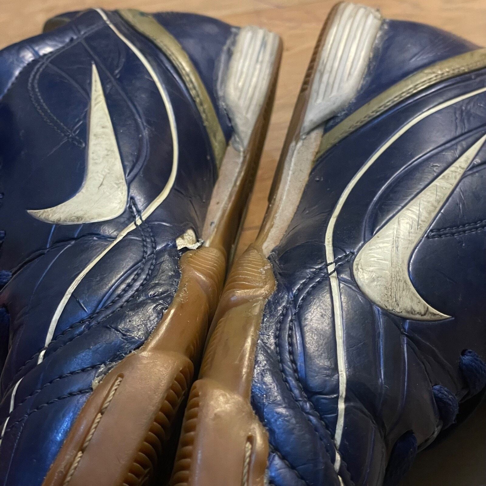 Nike VINTAGE Nike RONALDO indoor Shoes R9 Rare Football 2005 Size US 10 / EU 43 - 12 Thumbnail