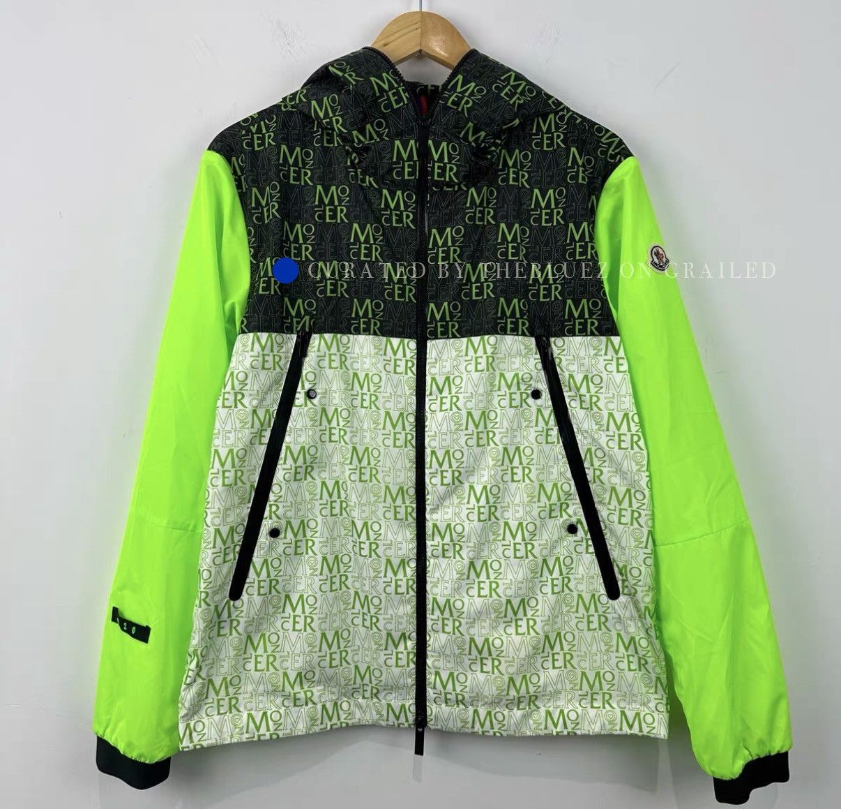 Moncler All-Over Print Zipper Jacket in Green Size US S / EU 44-46 / 1 - 1 Thumbnail