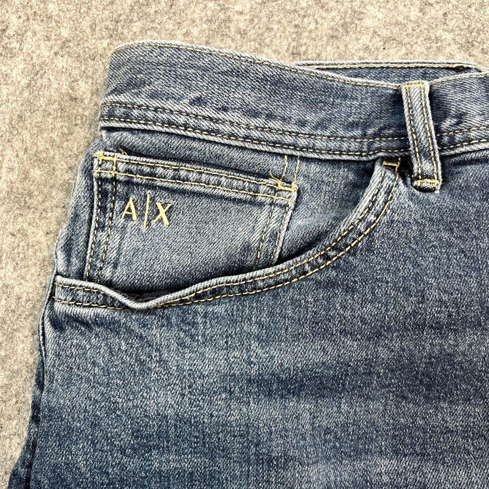 Armani Exchange Armani Exchange Jeans Slim Tapered 38 Medium Wash Blue Stretch J13 Mens Size US 38 / EU 54 - 7 Thumbnail