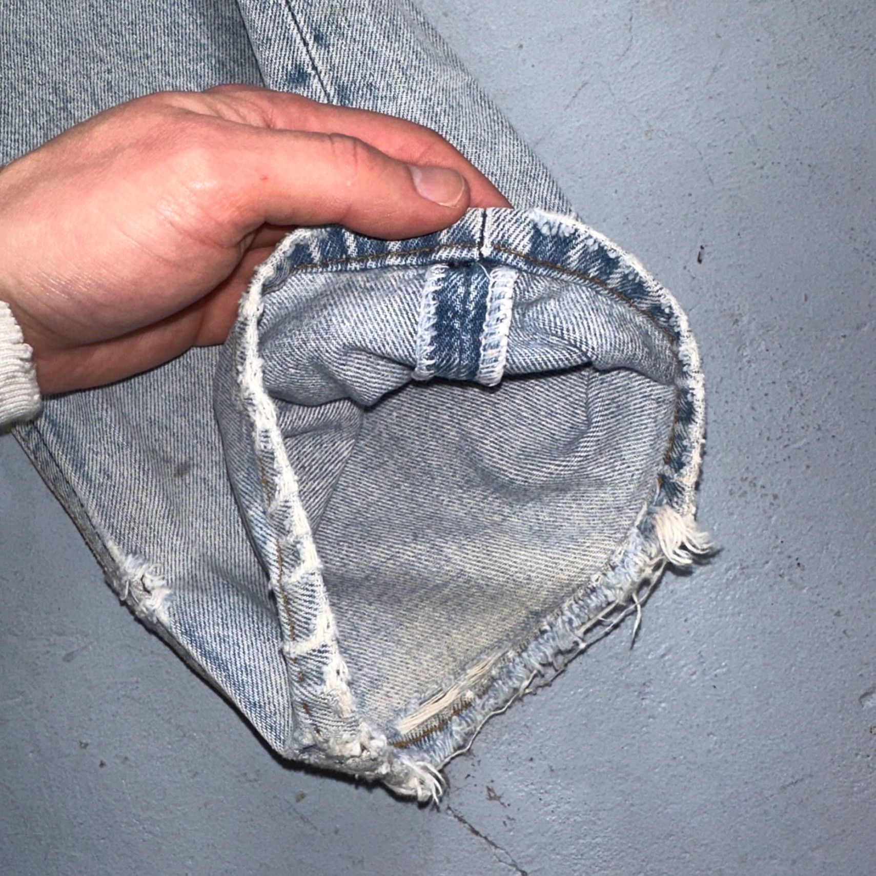 Levi's VINTAGE Levi's 501 Jeans Straight Denim Blue Light Wash 32x33 USA 90s Mens Classic Straight Leg Jeans Size US 32 / EU 48 - 4 Thumbnail
