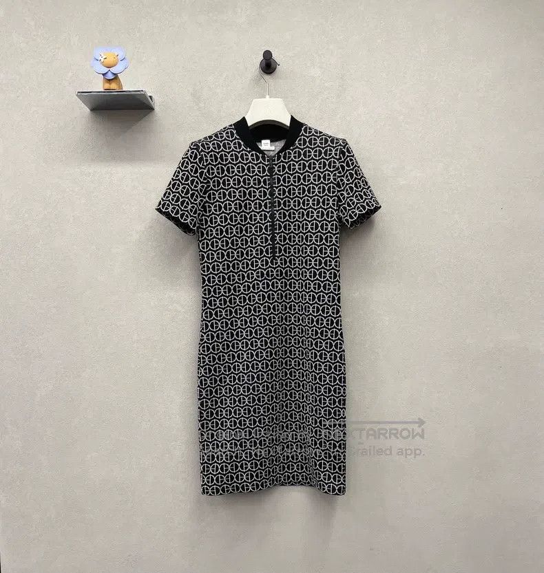 Hermes Hermes Black full-print logo short sleeve dress, classic z Size XXS / US 00 / IT 34 - 2 Thumbnail