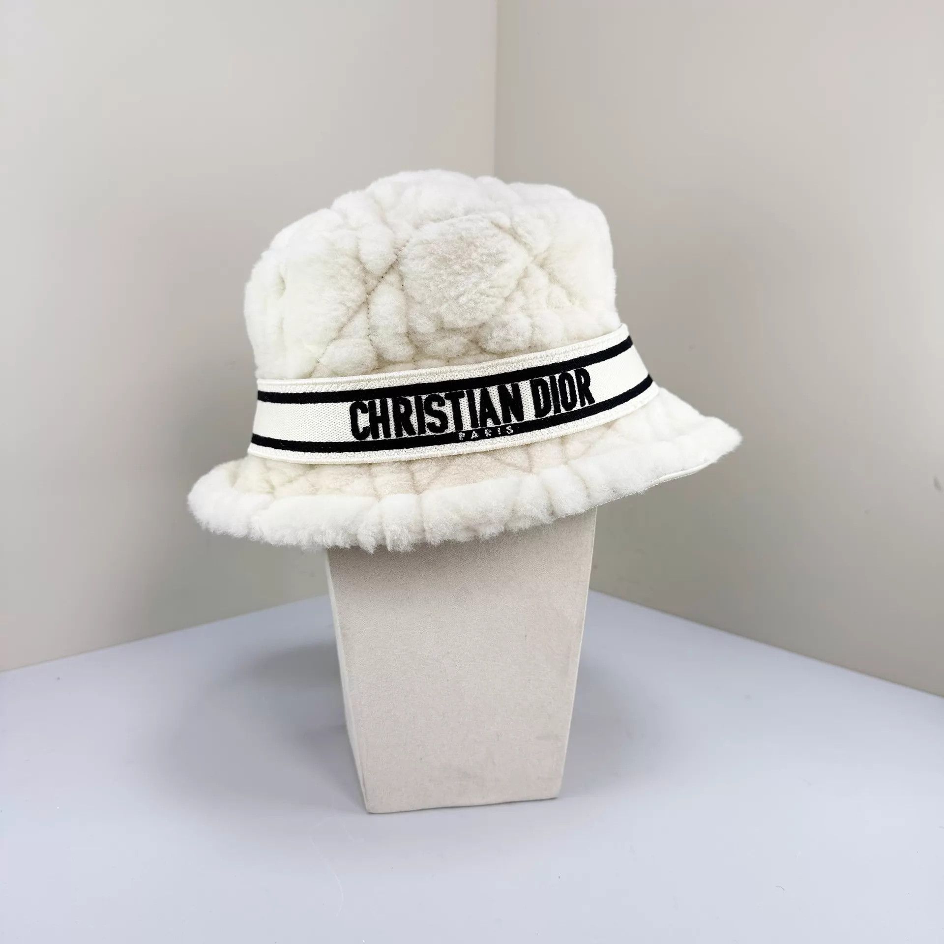 Dior Dior 25ss Teddy Letter Lambskin Bucket Hat 57 New Size ONE SIZE - 1 Thumbnail