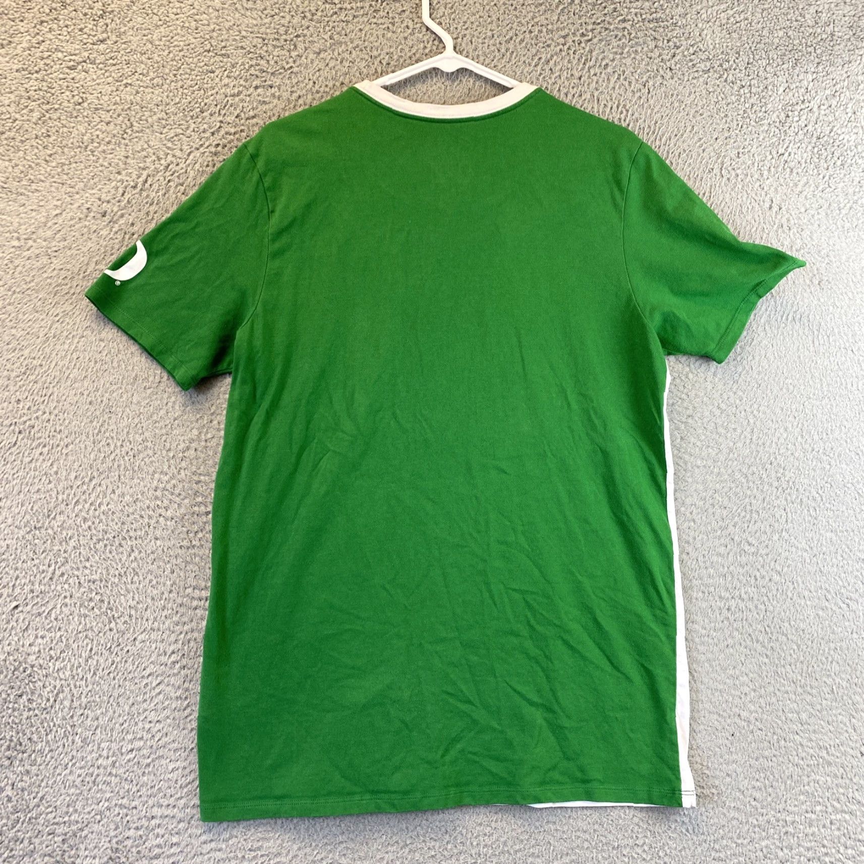 Nike VINTAGE? No, it's Nike Dri-FIT Oregon Ducks T-Shirt Large White/Green Men’s Short Sleeve 94-44 Mens Size US L / EU 52-54 / 3 - 8 Thumbnail