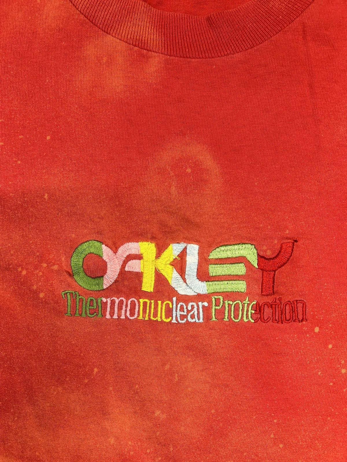 Oakley × Vintage Crazy Vintage Y2K Essential Thrashed Oakley Red Tee Shirt Size US XL / EU 56 / 4 - 2 Thumbnail