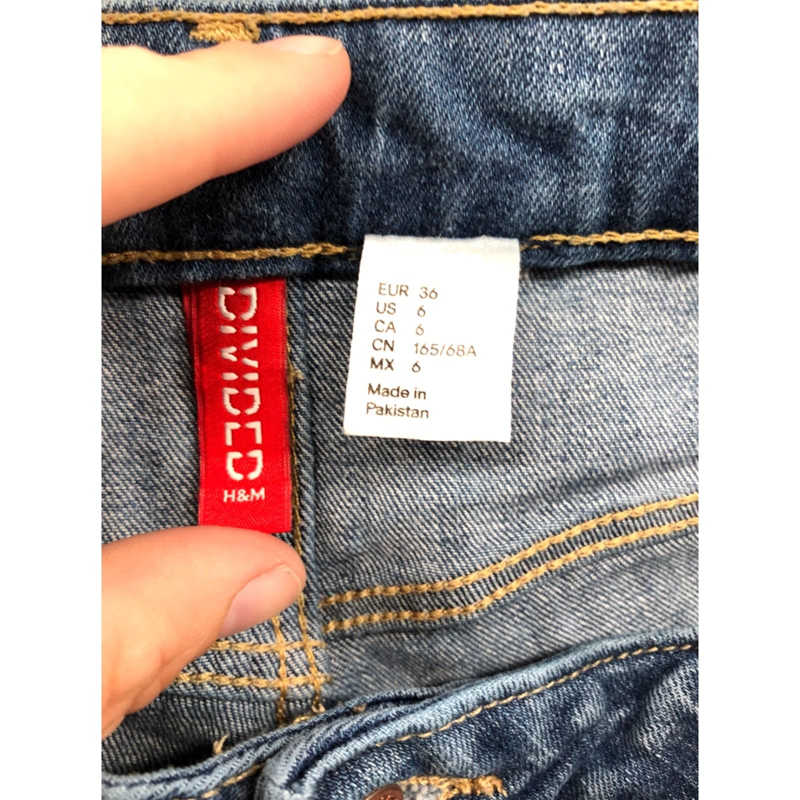 H&M **H&M Blue Denim Boyfriend Shorts Women's Size 6** User: H&M Blue Denim Boyfriend Shorts Women's Size 6 Size 28" / US 6 / IT 42 - 7 Thumbnail