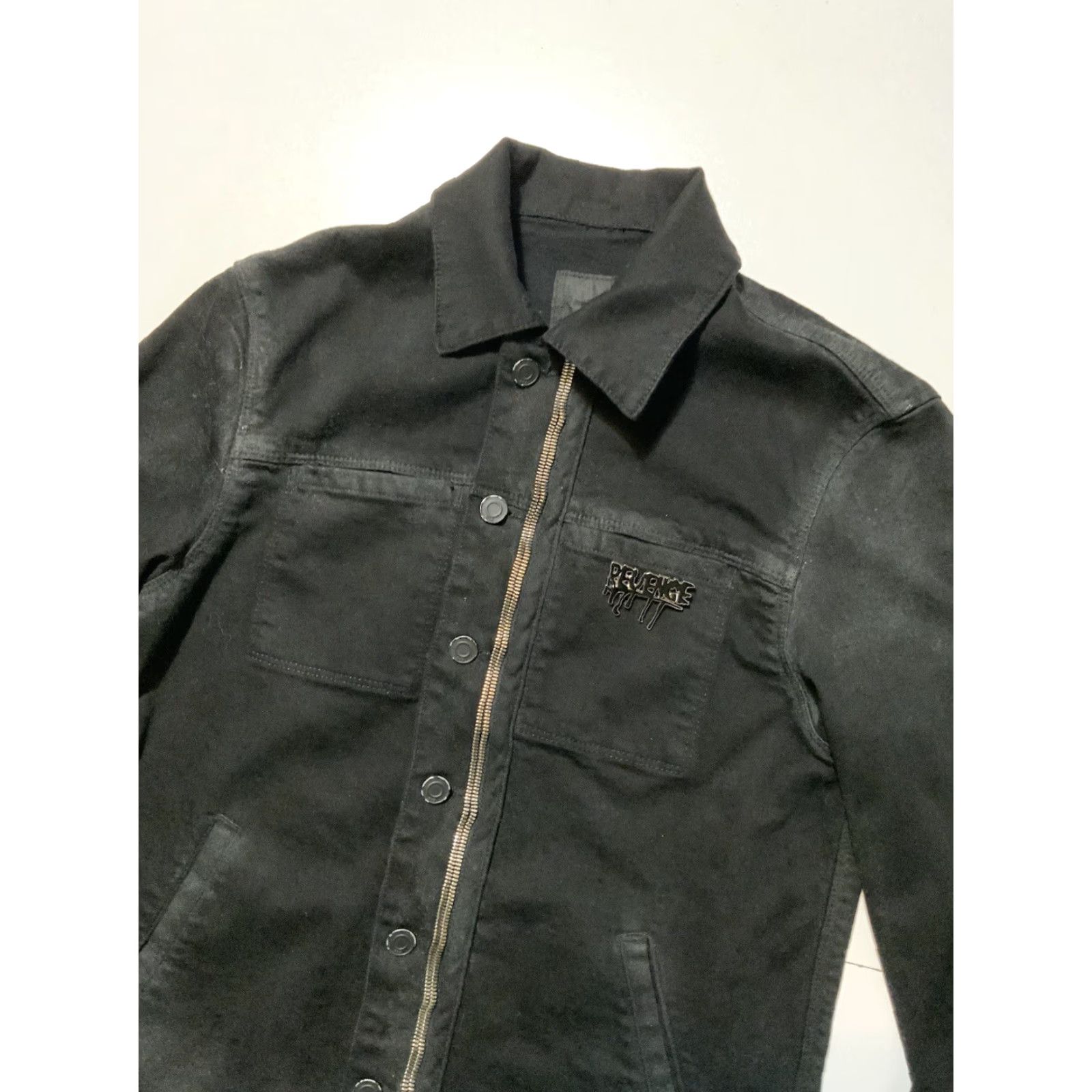 Rta VINTAGE RTA Los Angeles Black Revenge Distress Cross Denim Trucker Jean Jacket XS Men Size US 27 - 3 Thumbnail