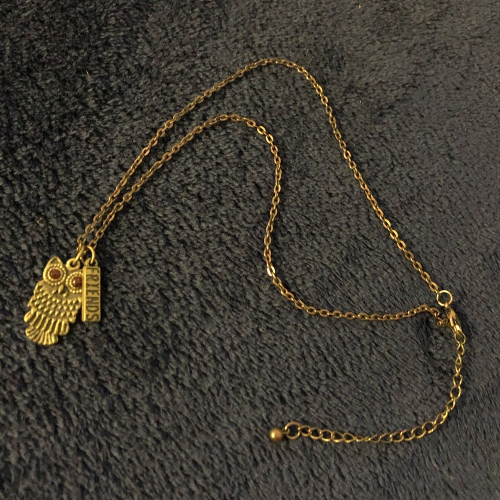 Jewelry Brass owl friends pendant on chain necklace Size ONE SIZE - 7 Thumbnail