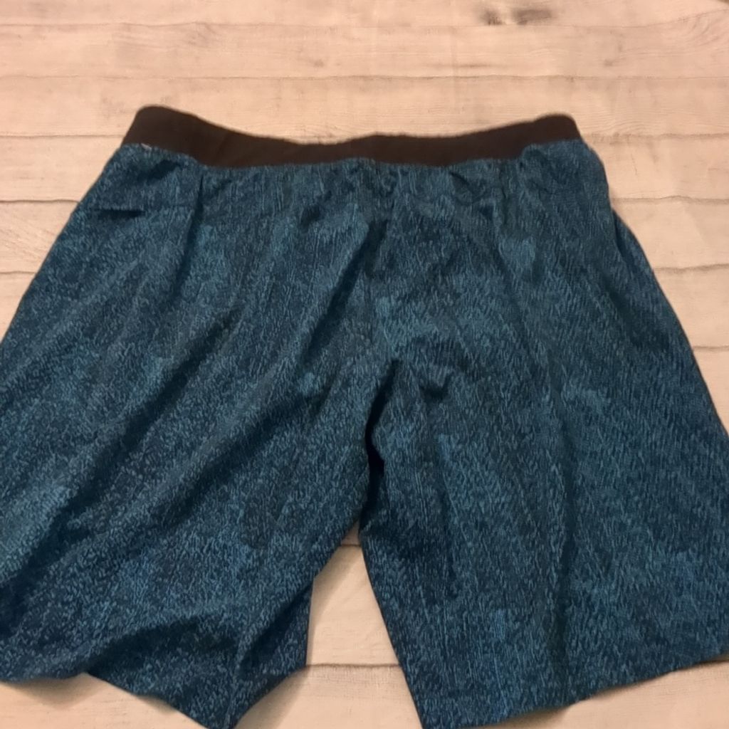 Lululemon Lululemon blue black shorts size large Size US 30 / EU 46 - 3 Thumbnail