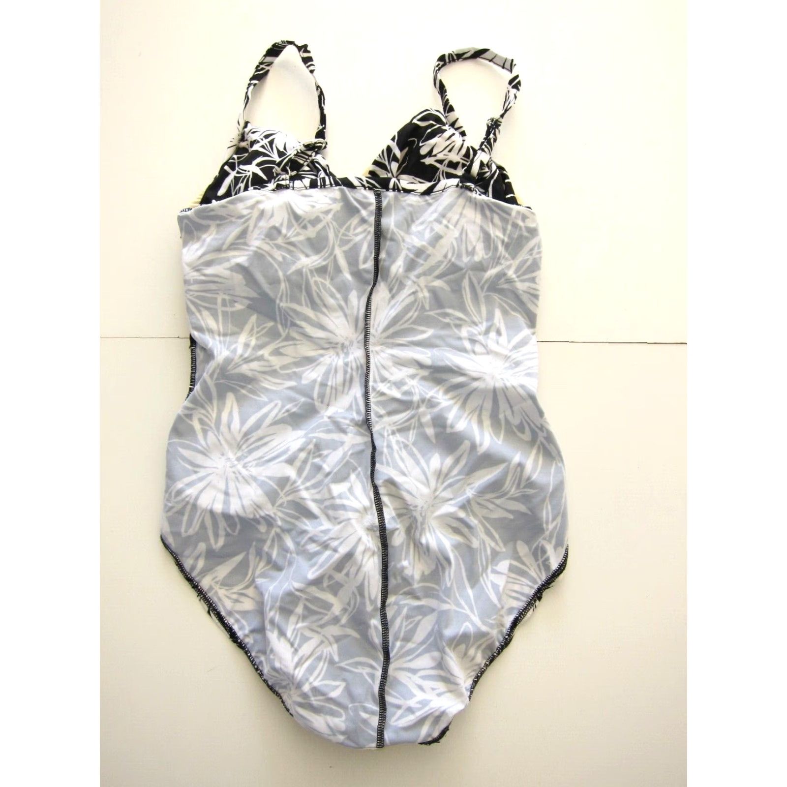 Croft & Barrow Croft & Barrow Black White Floral Slimming Built In Bra One Piece Swimsuit 12 Size ONE SIZE - 6 Thumbnail