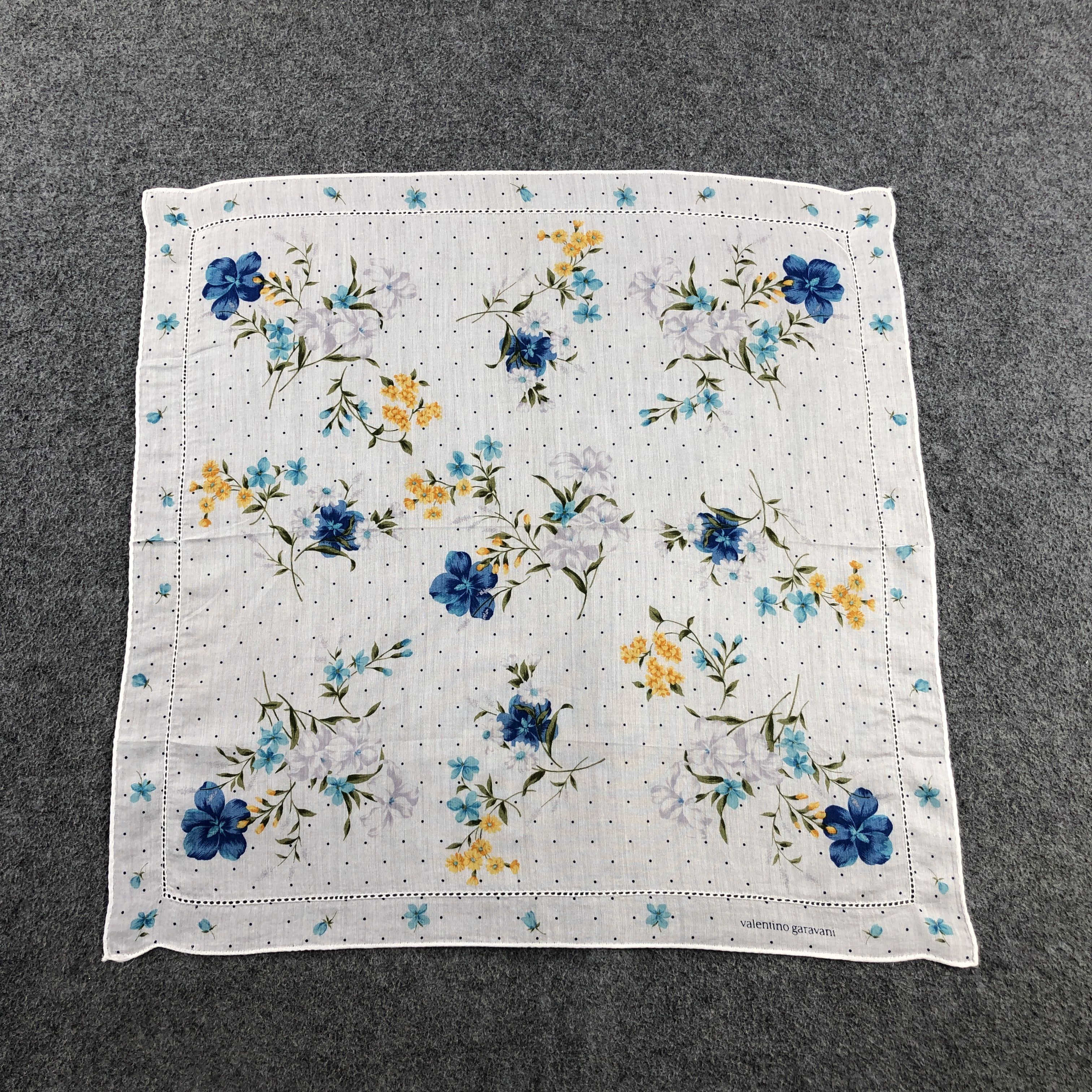 Vintage ValenTINO GarAVANI Handkerchief Neckerchief Bandana H2686 Size ONE SIZE - 2 Thumbnail