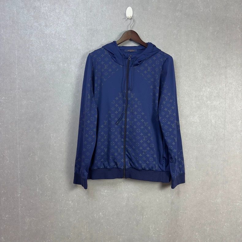 Louis Vuitton Louis Vuitton Full-print hooded zip-up fitted long-sleeve Size US L / EU 52-54 / 3 - 1 Thumbnail