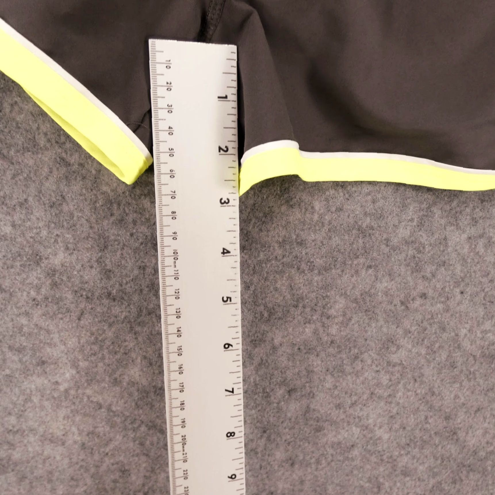 Under Armour Under Armour Shorts Womens Medium Semi-Fitted Lined Gray Yellow Drawstring Size 24" / US 00 / IT 34 - 7 Thumbnail