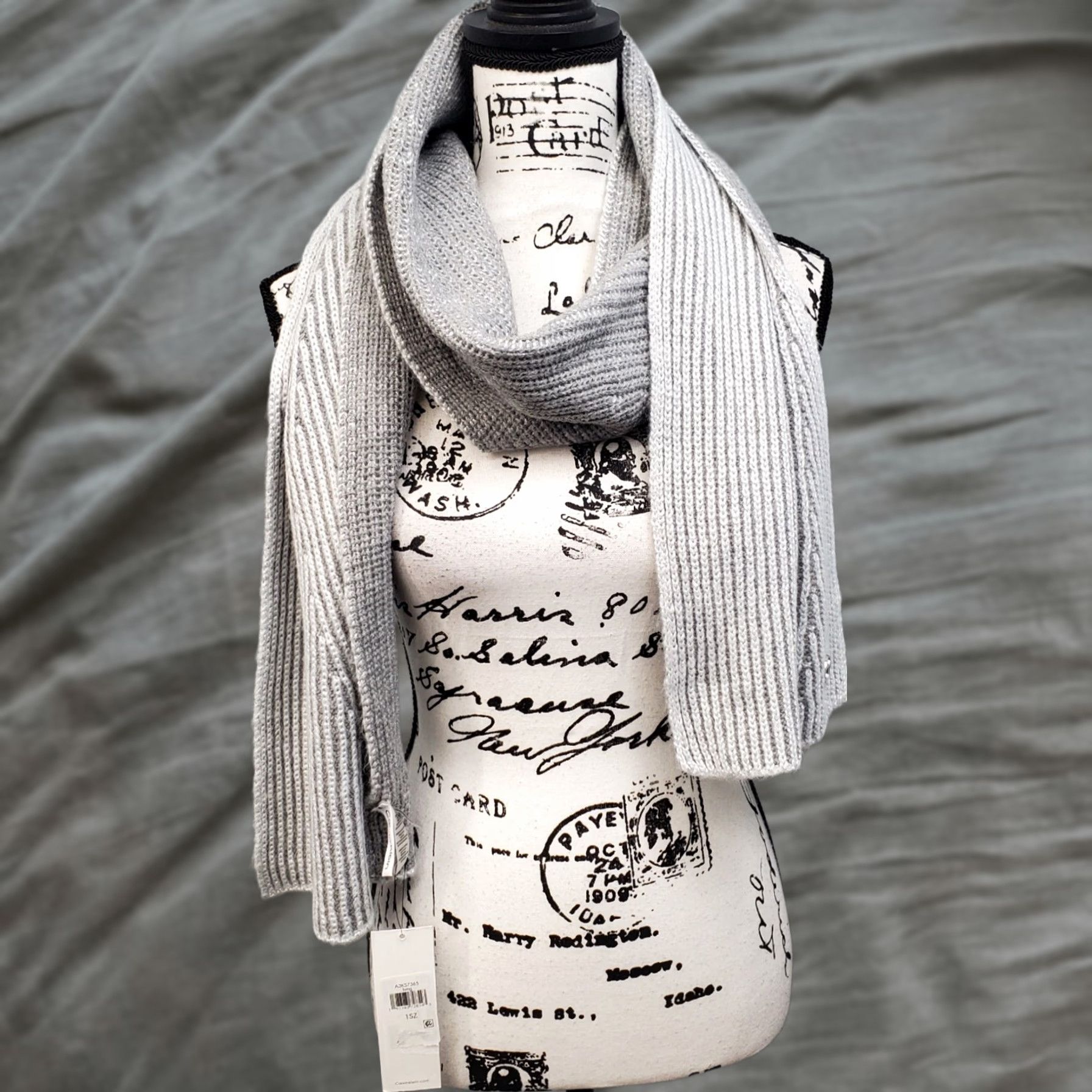 Calvin Klein Calvin Klein Unisex Ribbed Scarf Scarf Unisex One Size Heather Gray Metallic Neck Warmer NWT 90s Preppy Womens Mens Girls Boys Size ONE SIZE - 1 Thumbnail